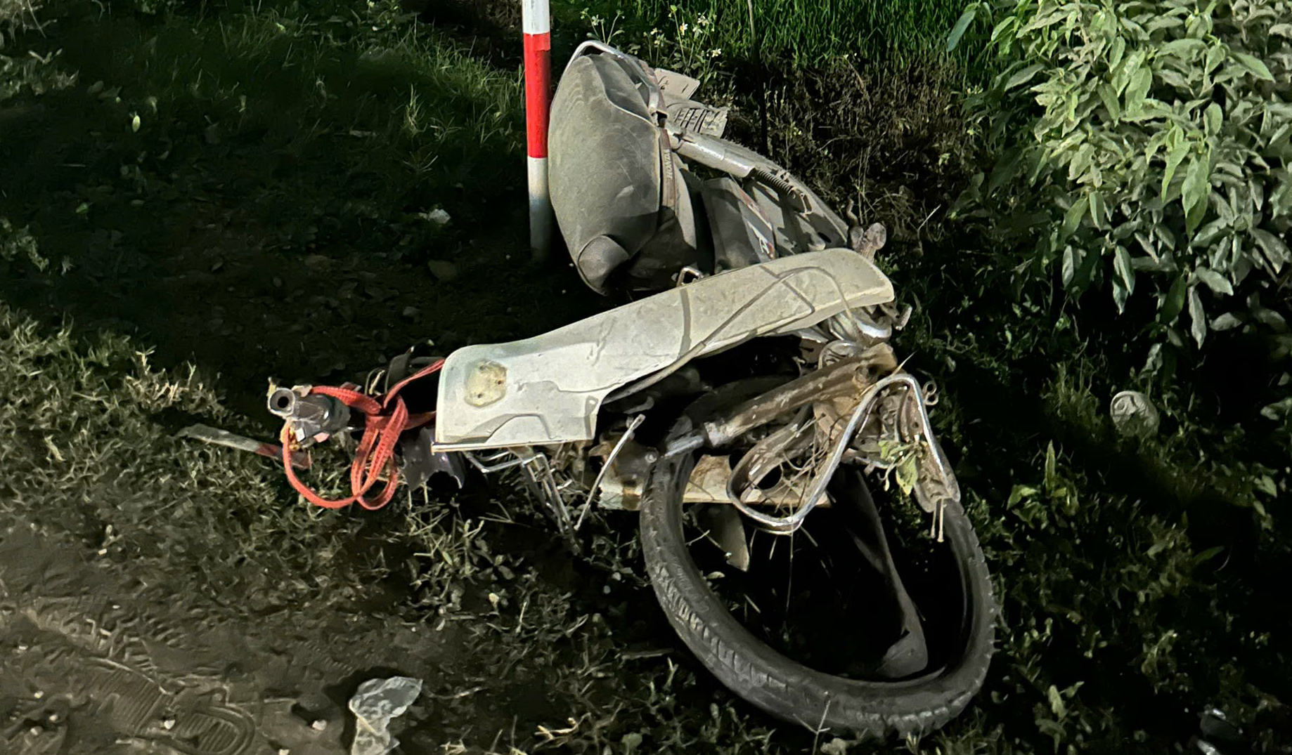 G&acirc;y 4 vụ tai nạn l&agrave;m 2 người thương vong, t&agrave;i xế cố bỏ chạy khi lốp xe đ&atilde; văng- Ảnh 5.