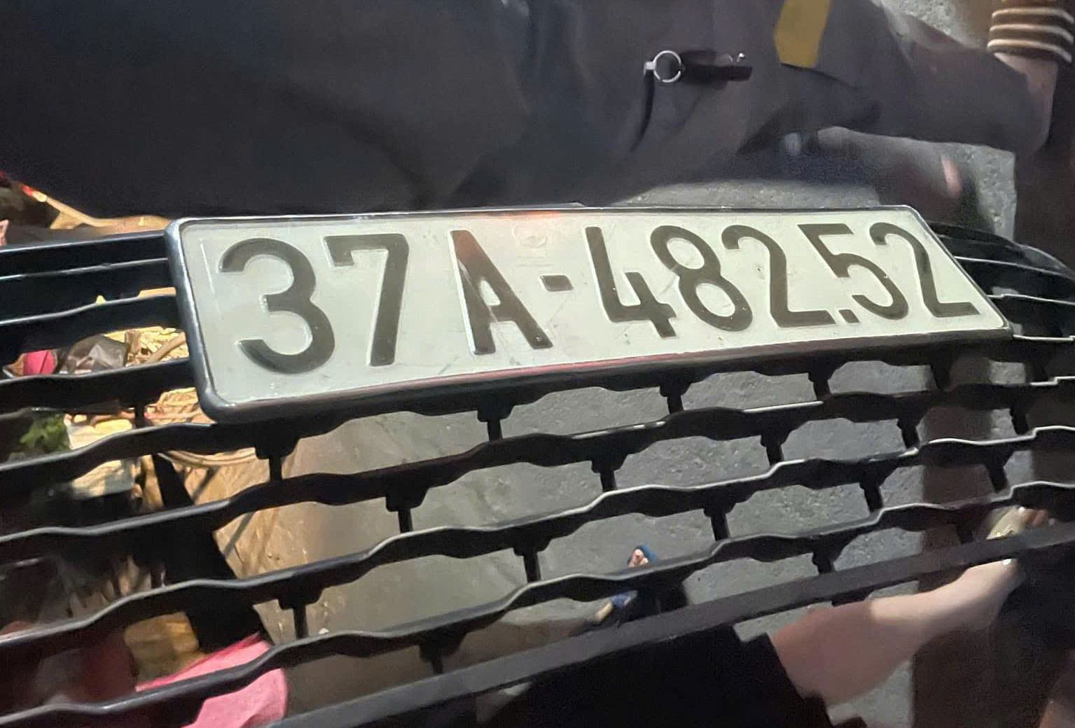 G&acirc;y 4 vụ tai nạn l&agrave;m 2 người thương vong, t&agrave;i xế cố bỏ chạy khi lốp xe đ&atilde; văng- Ảnh 7.