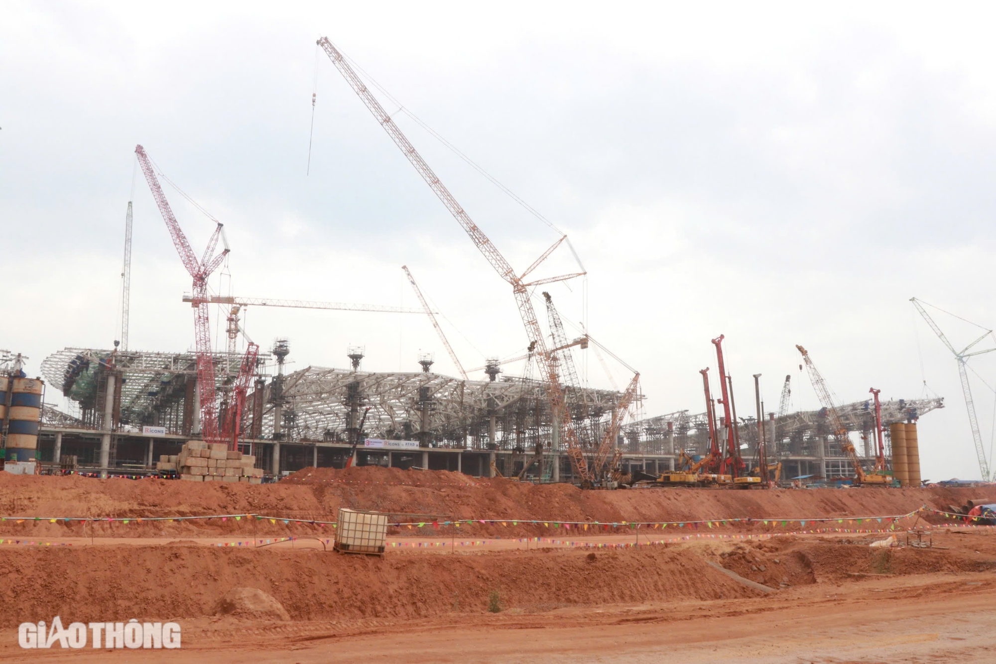 N&acirc;ng th&agrave;nh c&ocirc;ng v&ograve;m th&eacute;p m&aacute;i trung t&acirc;m s&acirc;n bay Long Th&agrave;nh nặng 5.300 tấn- Ảnh 3.