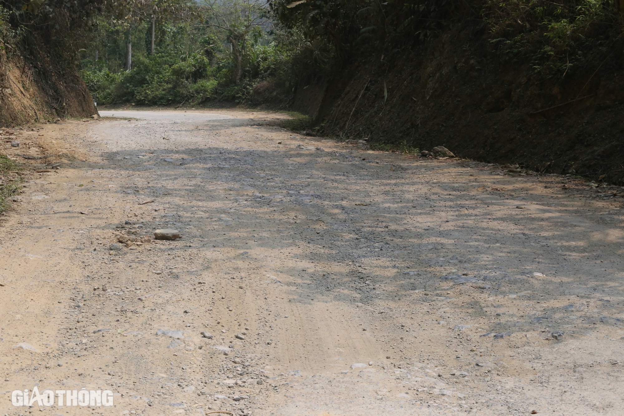 Bắc Kạn: Đường tỉnh xuống cấp, sửa chữa chắp vá vì thiếu kinh phí- Ảnh 12. Bắc Kạn: Đường tỉnh xuống cấp, sửa chữa chắp vá vì thiếu kinh phí- Ảnh 12.