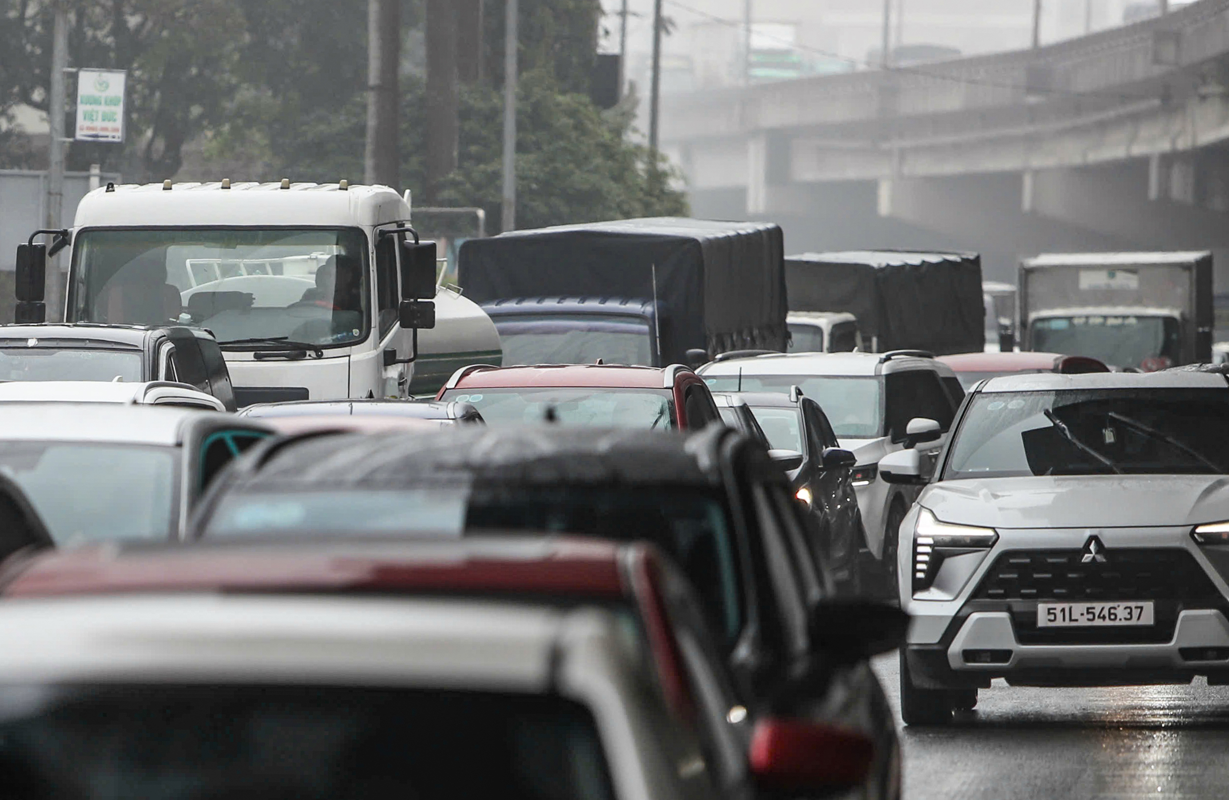 Cửa ngõ Hà Nội chật như nêm ngày đầu nghỉ lễ Giỗ Tổ Hùng Vương- Ảnh 1. Cửa ngõ Hà Nội chật như nêm ngày đầu nghỉ lễ Giỗ Tổ Hùng Vương- Ảnh 1.