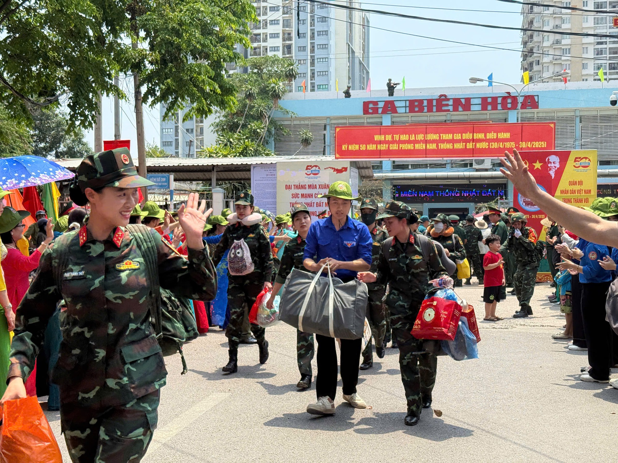 Những chuyến t&agrave;u đặc biệt chở qu&acirc;n nh&acirc;n đo&agrave;n diễu binh, diễu h&agrave;nh đến Đồng Nai- Ảnh 8.