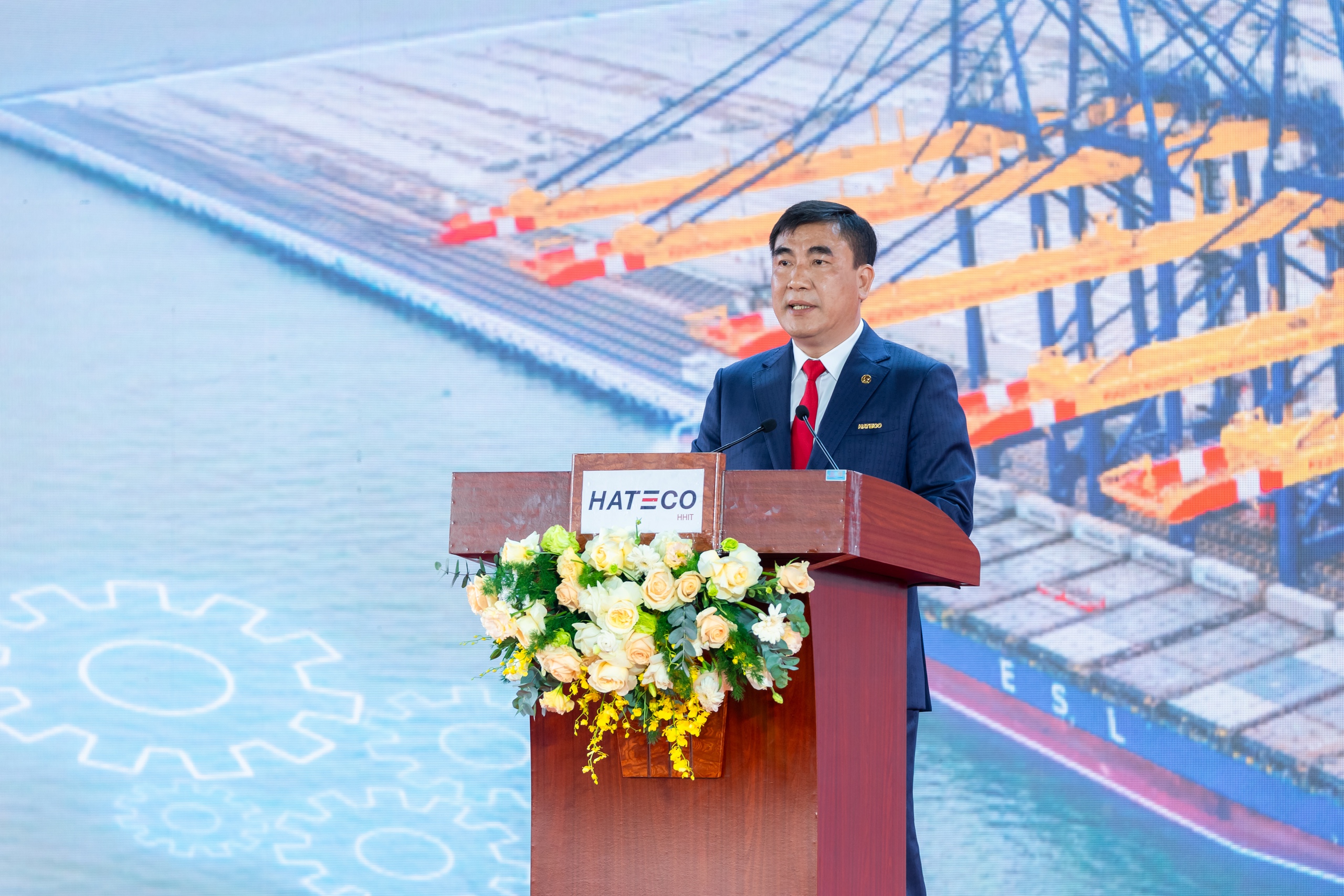 Chính thức khai thác bến cảng công suất 2,2 triệu Teu tại Lạch Huyện- Ảnh 3. Chính thức khai thác bến cảng công suất 2,2 triệu Teu tại Lạch Huyện- Ảnh 3.