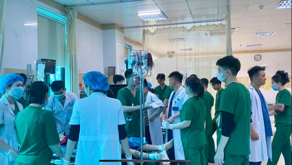 Nạn nh&acirc;n kể lại gi&acirc;y ph&uacute;t kinh ho&agrave;ng trong vụ tai nạn xe kh&aacute;ch tại Tuy&ecirc;n Quang- Ảnh 4.