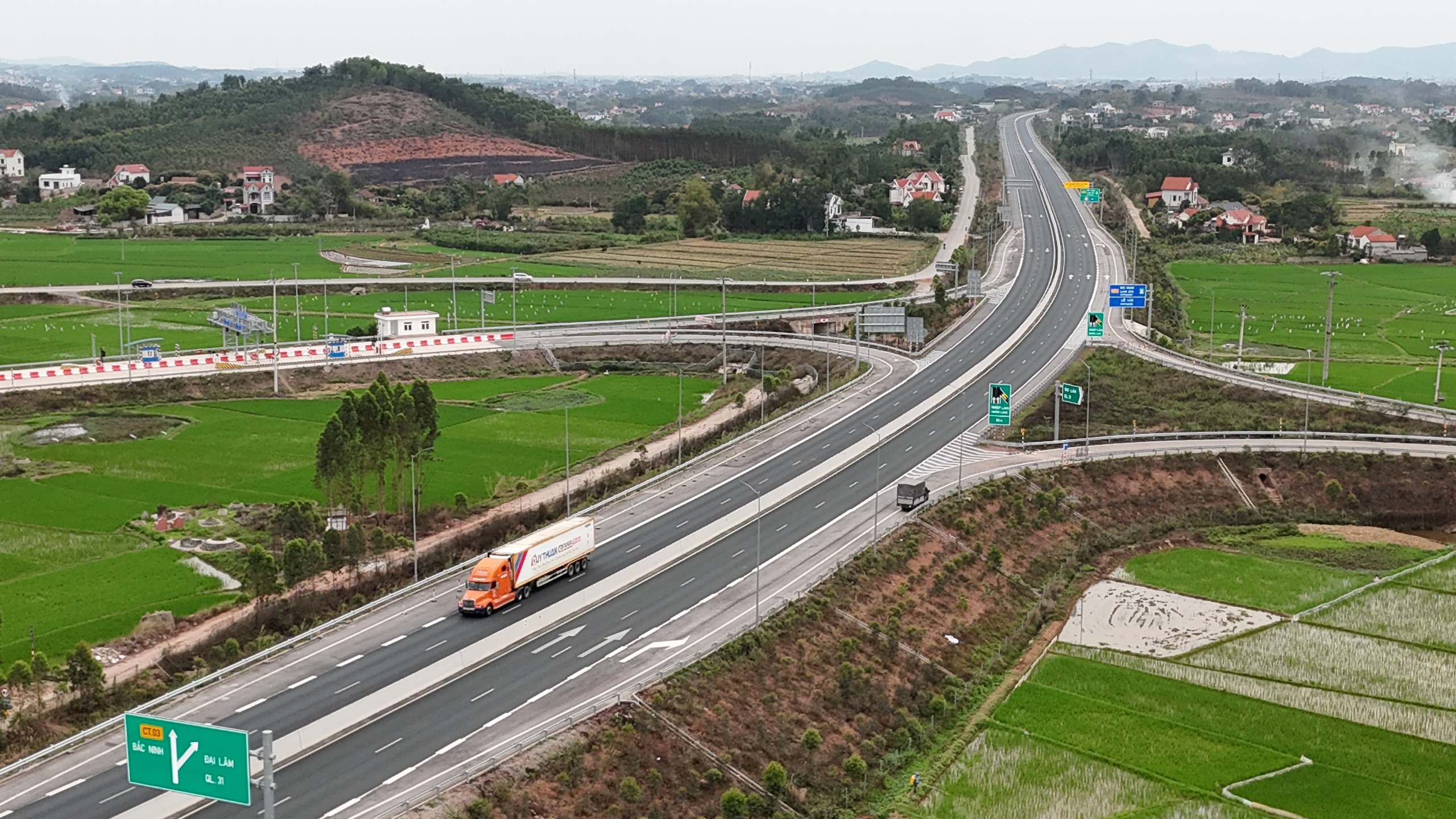 Ngày đầu khai thác, nút giao Vôi trên cao tốc Bắc Giang - Lạng Sơn vắng lạ thường- Ảnh 14. Ngày đầu khai thác, nút giao Vôi trên cao tốc Bắc Giang - Lạng Sơn vắng lạ thường- Ảnh 14.