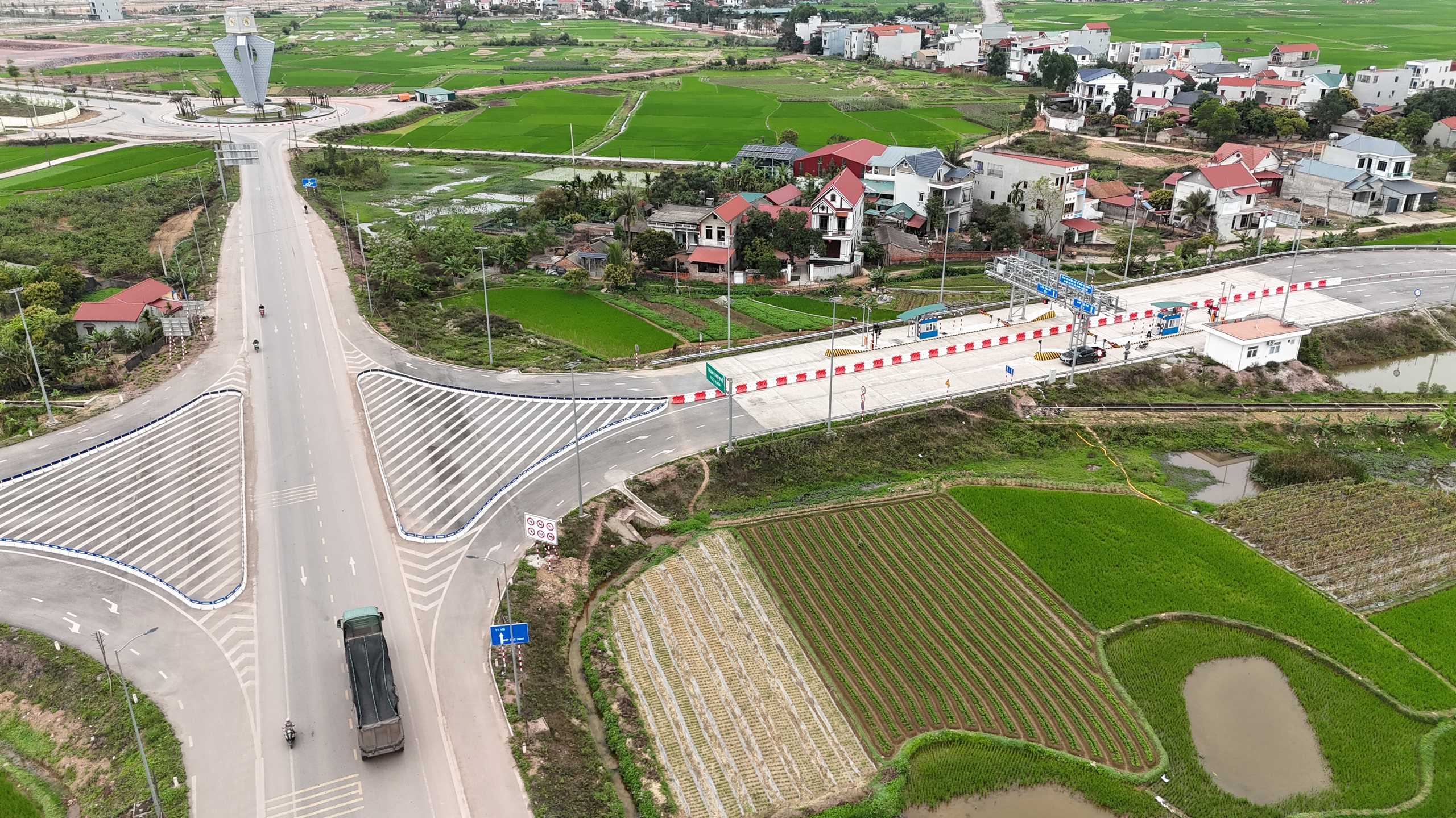 V&igrave; sao n&uacute;t giao V&ocirc;i tr&ecirc;n cao tốc Bắc Giang - Lạng Sơn chưa đưa v&agrave;o khai th&aacute;c?- Ảnh 11.