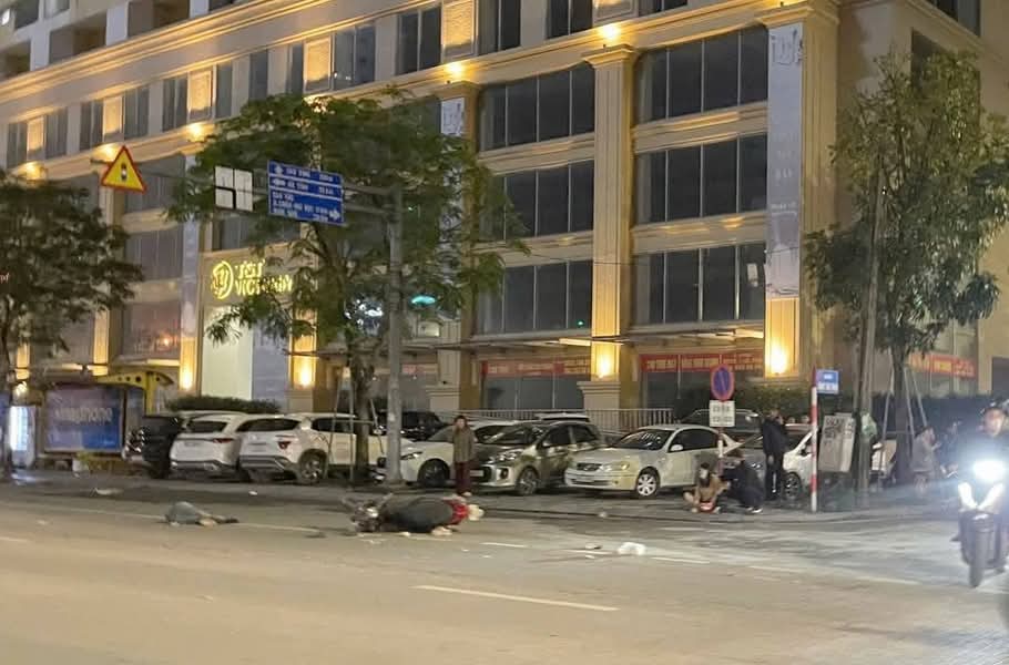 Hai mẹ con đi xe m&aacute;y va chạm với xe tải, con g&aacute;i tử vong- Ảnh 1.