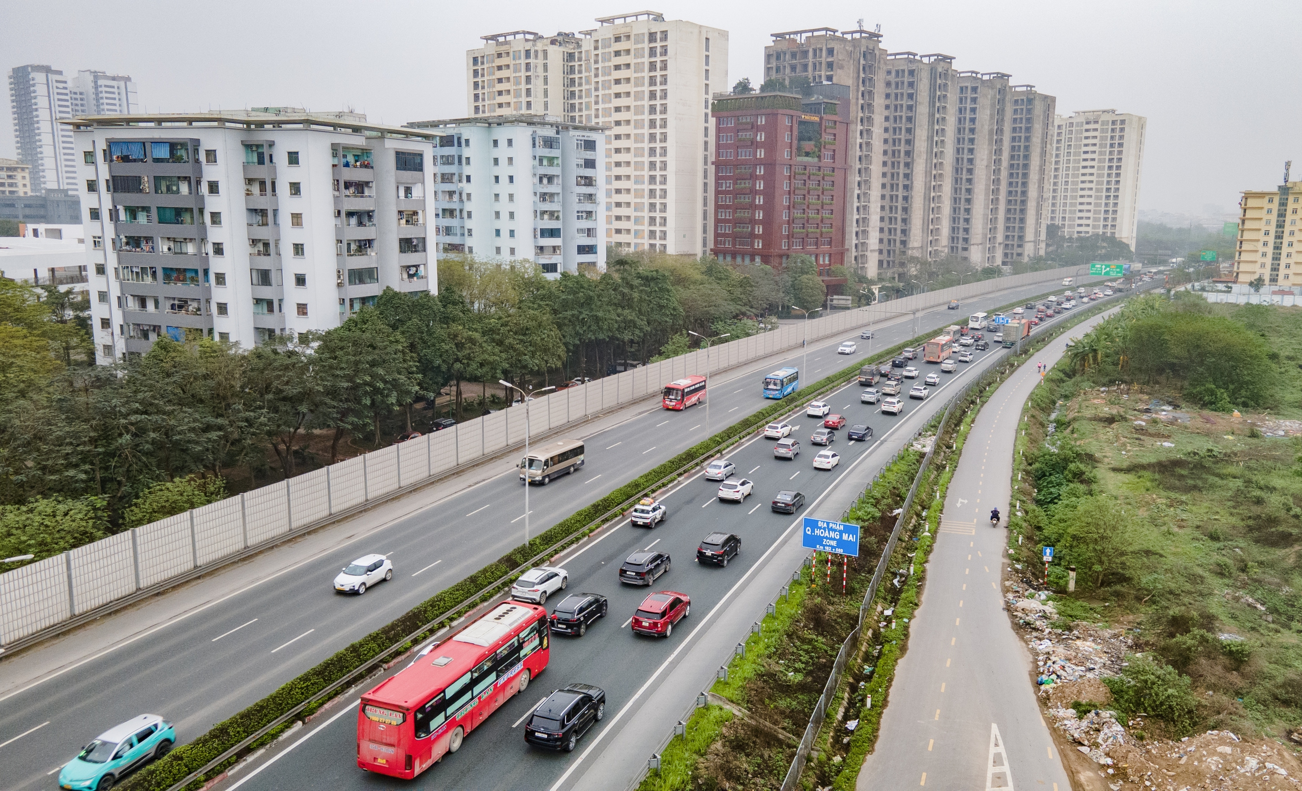 Xe cộ ken kín cửa ngõ Hà Nội ngày cuối nghỉ lễ Giỗ Tổ Hùng Vương- Ảnh 1. Xe cộ ken kín cửa ngõ Hà Nội ngày cuối nghỉ lễ Giỗ Tổ Hùng Vương- Ảnh 1.