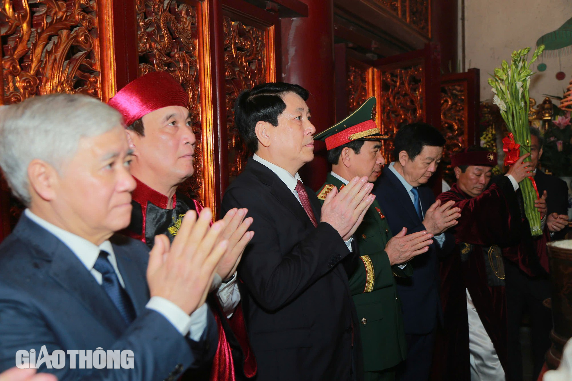 Chủ tịch nước Lương Cường d&acirc;ng hương tưởng nhớ c&aacute;c Vua H&ugrave;ng- Ảnh 1.