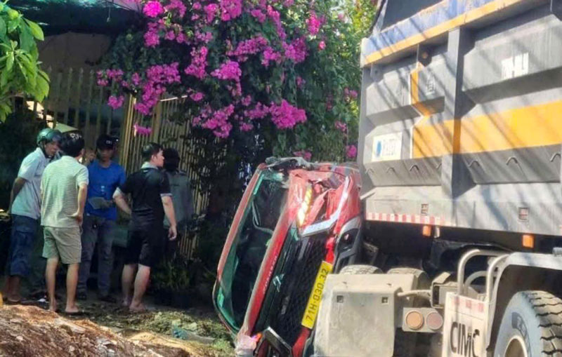 Hiện trường vụ tai nạn li&ecirc;n ho&agrave;n tại x&atilde; Cẩm Mỹ, tỉnh Đồng Nai.