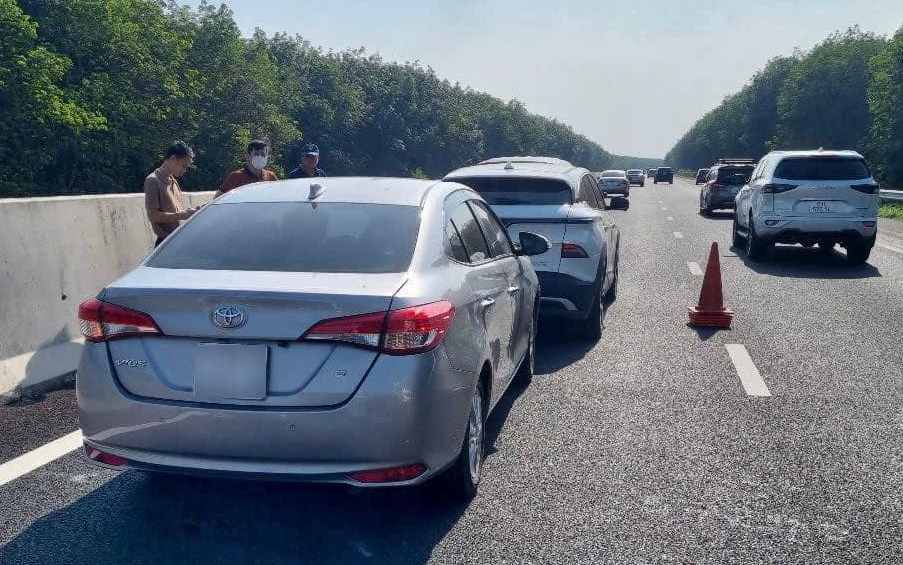 Tai nạn li&ecirc;n ho&agrave;n 6 &ocirc; t&ocirc; tr&ecirc;n cao tốc Phan Thiết - Dầu Gi&acirc;y, &ugrave;n tắc 7km