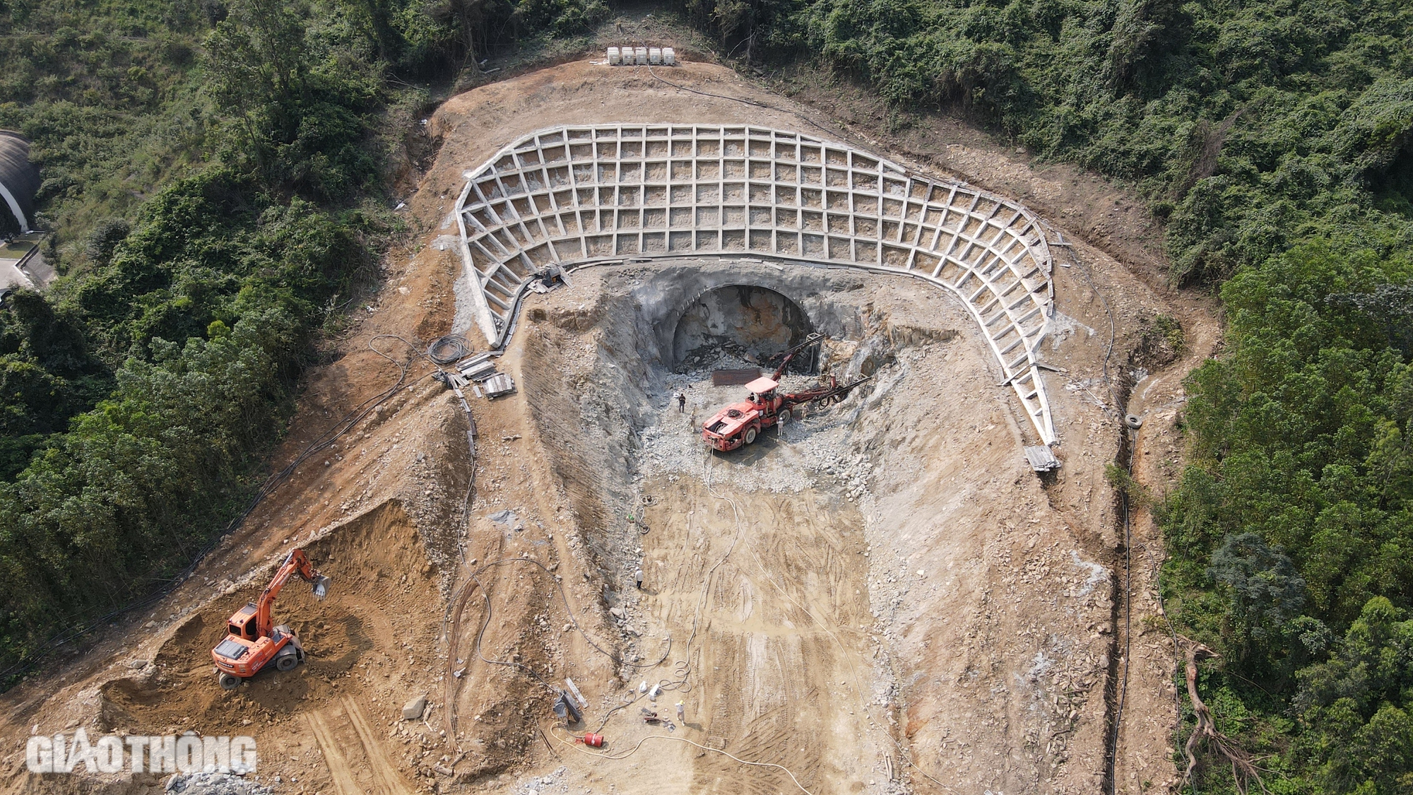 Thi c&ocirc;ng xuy&ecirc;n lễ tr&ecirc;n c&aacute;c dự &aacute;n chia tải cho quốc lộ 1A qua Quảng B&igrave;nh- Ảnh 8.