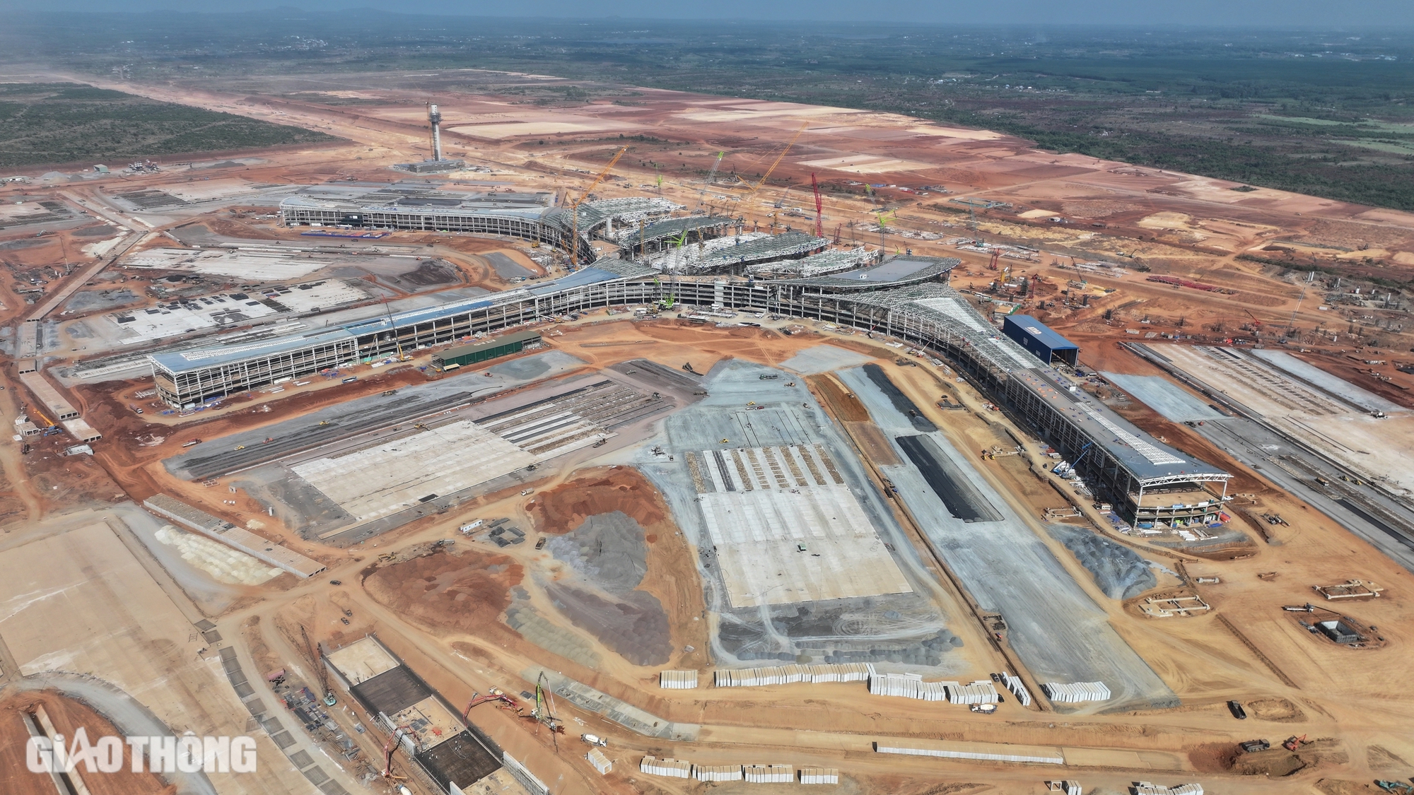 Hơn 10.000 kỹ sư, c&ocirc;ng nh&acirc;n b&aacute;m trụ xuy&ecirc;n lễ ở đại c&ocirc;ng trường si&ecirc;u s&acirc;n bay Long Th&agrave;nh- Ảnh 2.