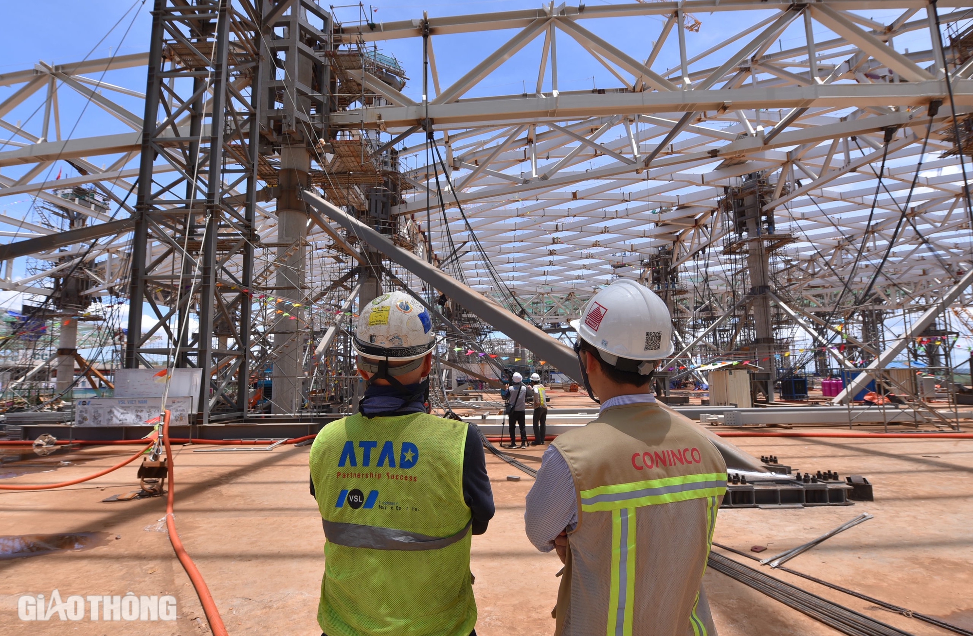 Hơn 10.000 kỹ sư, c&ocirc;ng nh&acirc;n b&aacute;m trụ xuy&ecirc;n lễ ở đại c&ocirc;ng trường si&ecirc;u s&acirc;n bay Long Th&agrave;nh- Ảnh 3.