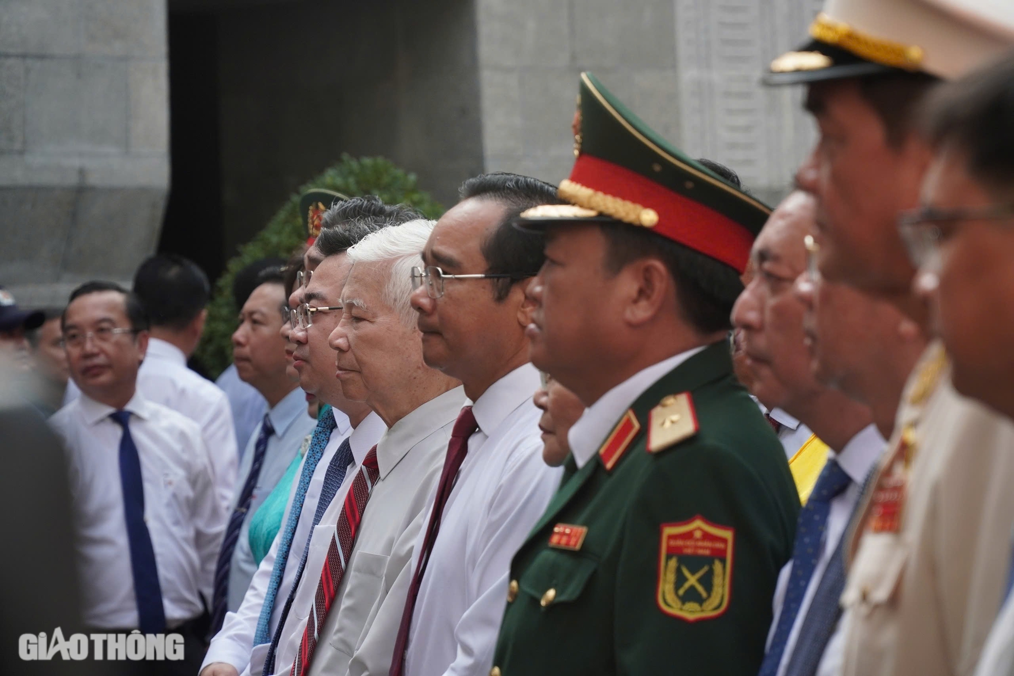 TP.HCM rợp cờ hoa, rộn r&agrave;ng hoạt động tưởng nhớ Vua H&ugrave;ng- Ảnh 2.