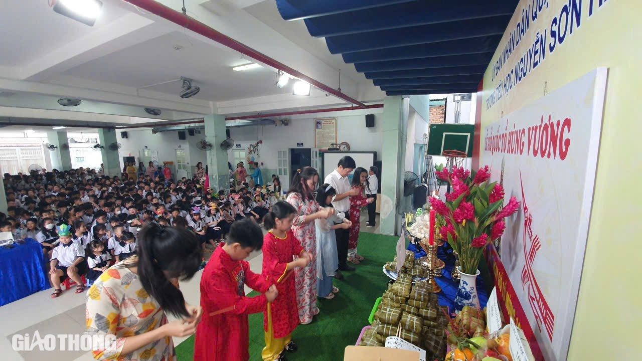 TP.HCM rợp cờ hoa, rộn r&agrave;ng hoạt động tưởng nhớ Vua H&ugrave;ng- Ảnh 7.