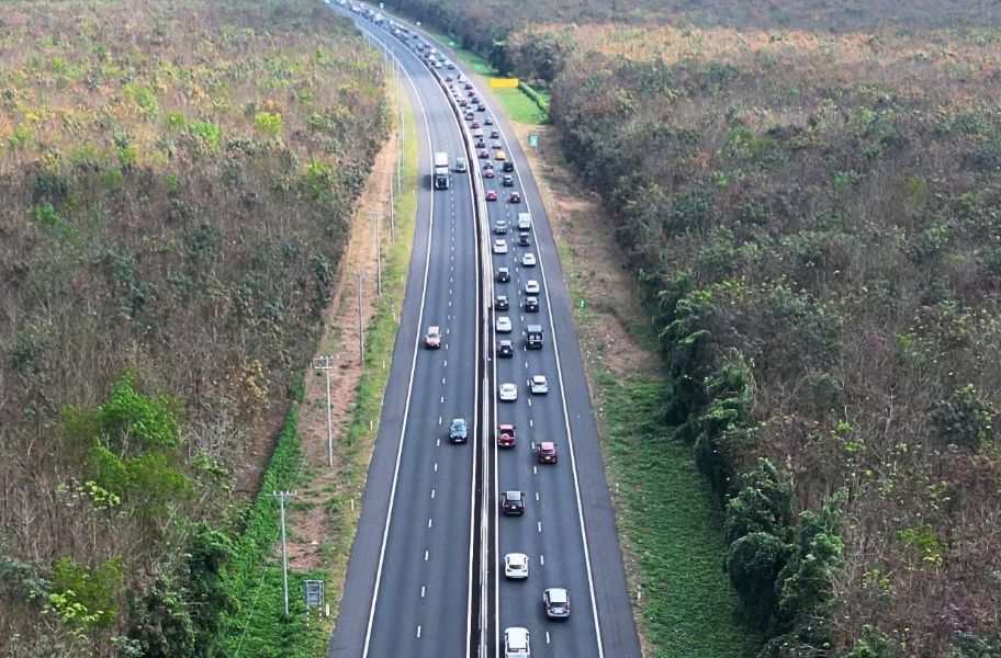 Tai nạn li&ecirc;n ho&agrave;n 6 &ocirc; t&ocirc; tr&ecirc;n cao tốc Phan Thiết - Dầu Gi&acirc;y, &ugrave;n tắc 7km- Ảnh 3.