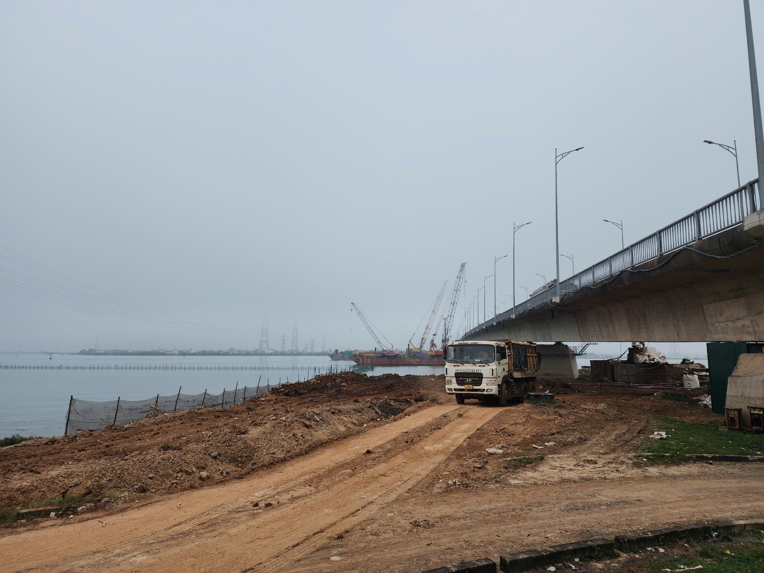 Thi c&ocirc;ng xuy&ecirc;n lễ tr&ecirc;n c&aacute;c dự &aacute;n chia tải cho quốc lộ 1A qua Quảng B&igrave;nh- Ảnh 6.