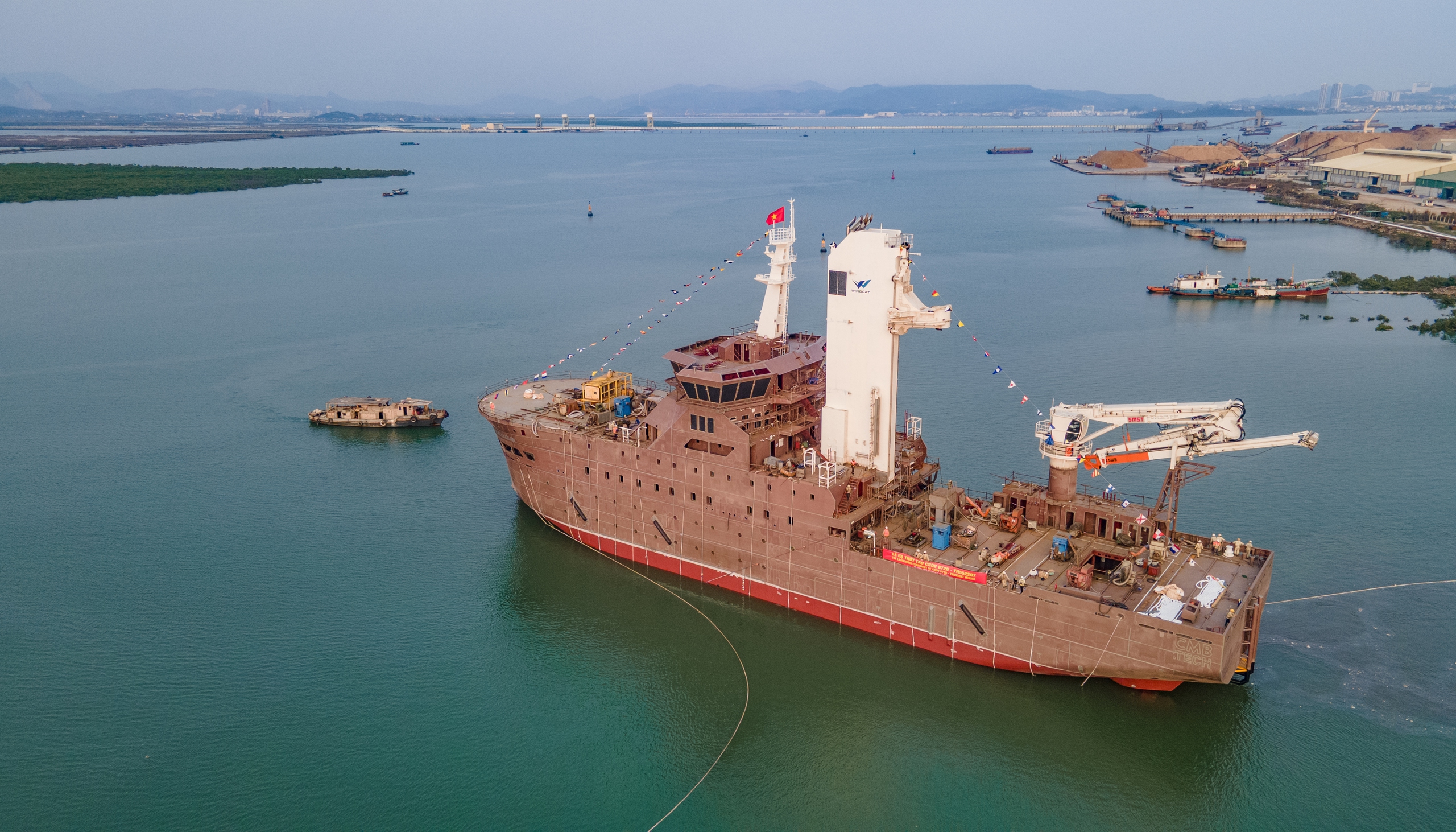 Tỉ mỉ đóng những con tàu "Made in Vietnam"- Ảnh 1. Tỉ mỉ đóng những con tàu "Made in Vietnam"- Ảnh 1.