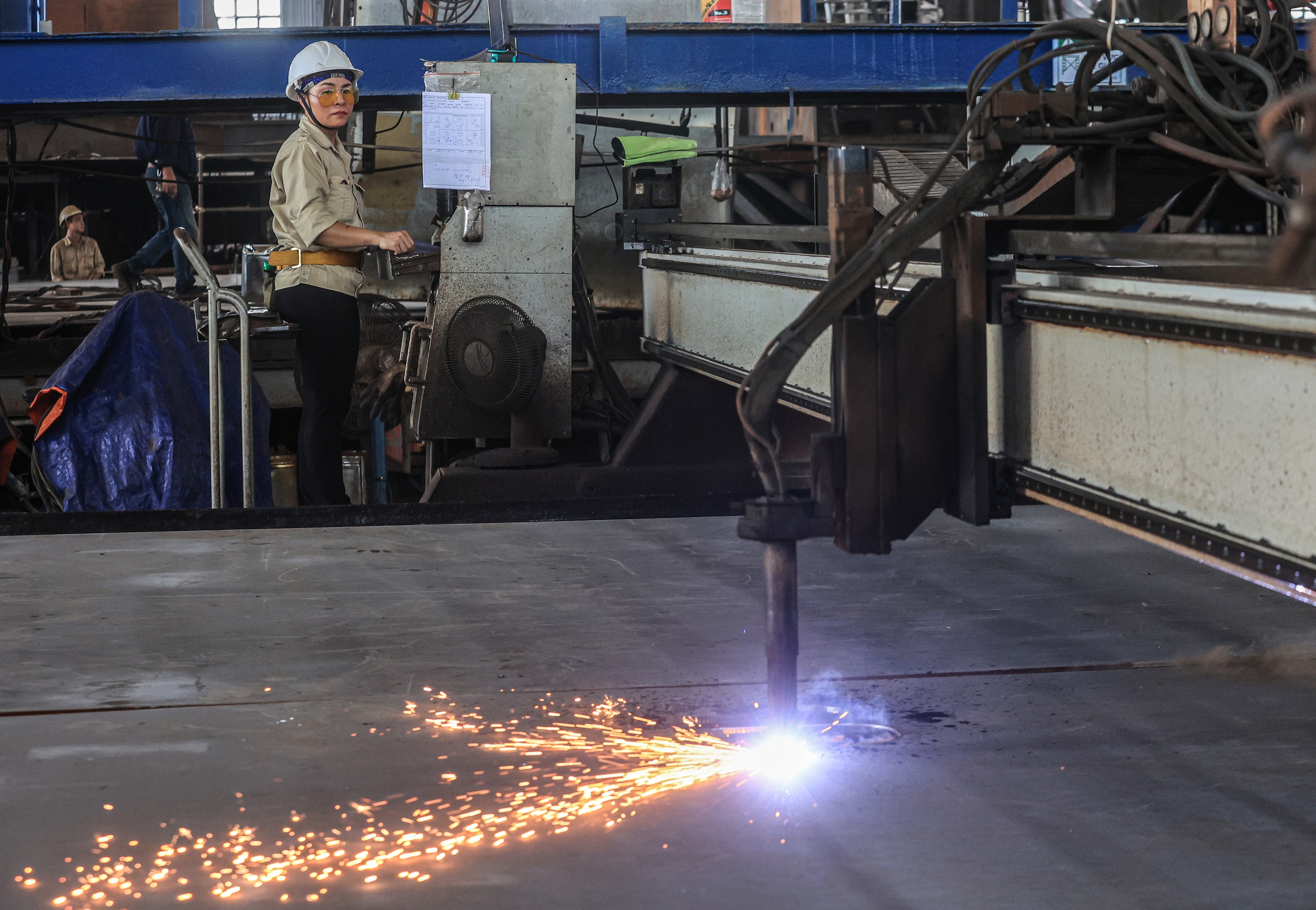 Tỉ mỉ đóng những con tàu "Made in Vietnam"- Ảnh 2. Tỉ mỉ đóng những con tàu "Made in Vietnam"- Ảnh 2.