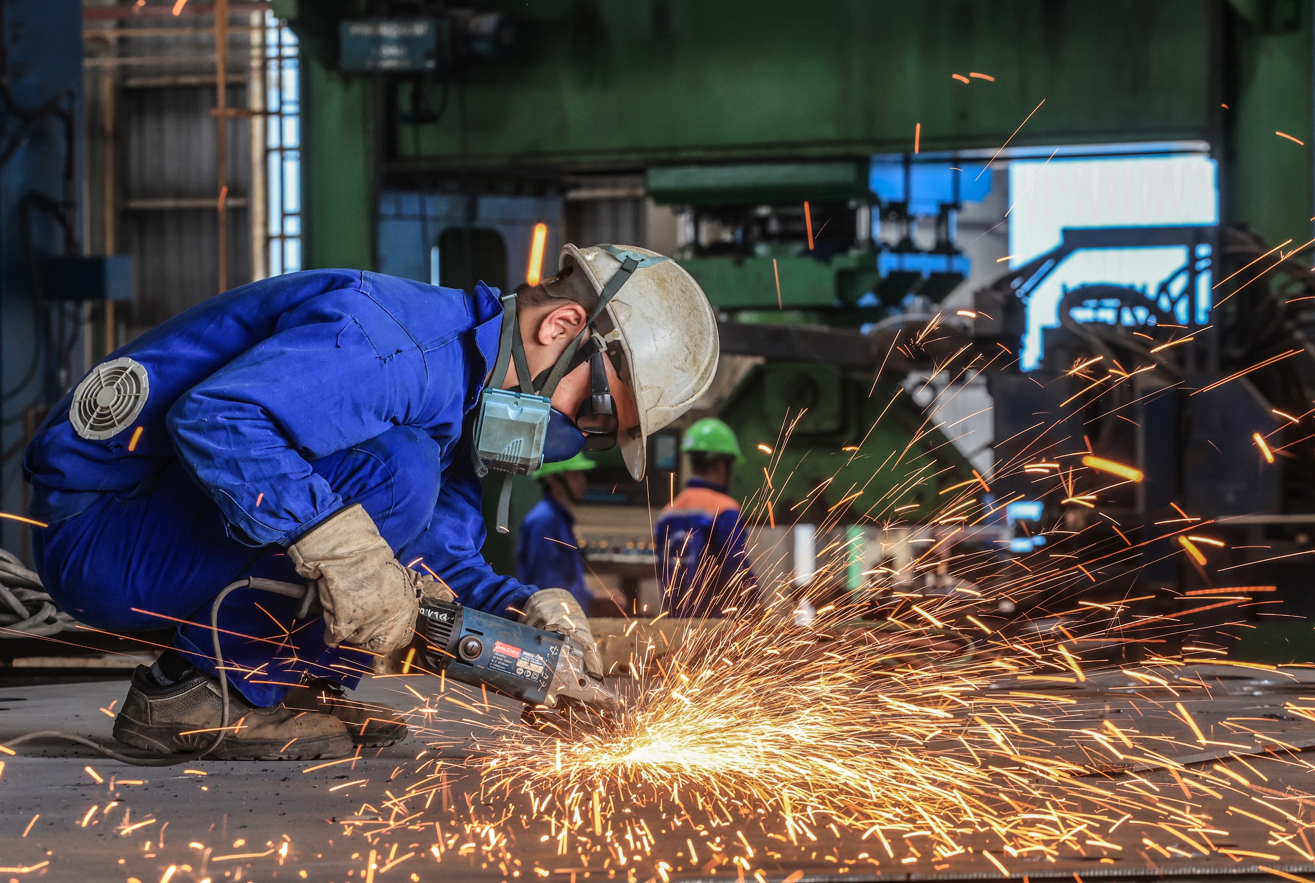 Tỉ mỉ đóng những con tàu "Made in Vietnam"- Ảnh 4. Tỉ mỉ đóng những con tàu "Made in Vietnam"- Ảnh 4.