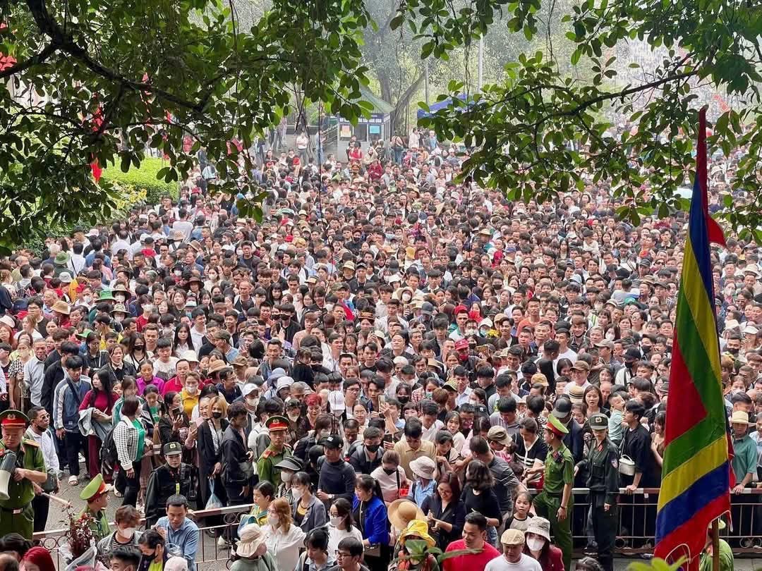 Ph&uacute; Thọ đ&oacute;n hơn 5 triệu lượt kh&aacute;ch dịp Giỗ Tổ H&ugrave;ng Vương- Ảnh 1.