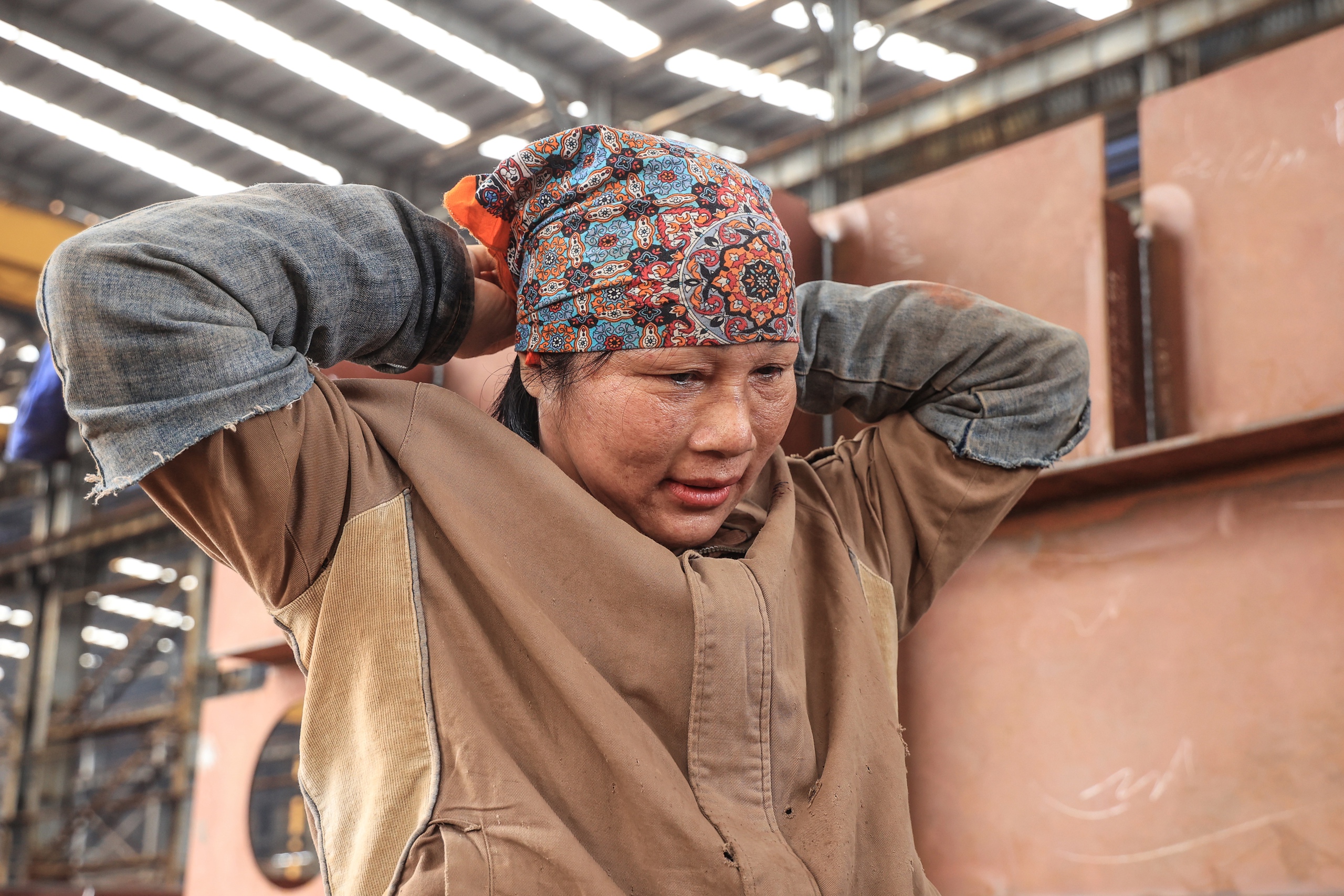 Tỉ mỉ đóng những con tàu "Made in Vietnam"- Ảnh 9. Tỉ mỉ đóng những con tàu "Made in Vietnam"- Ảnh 9.