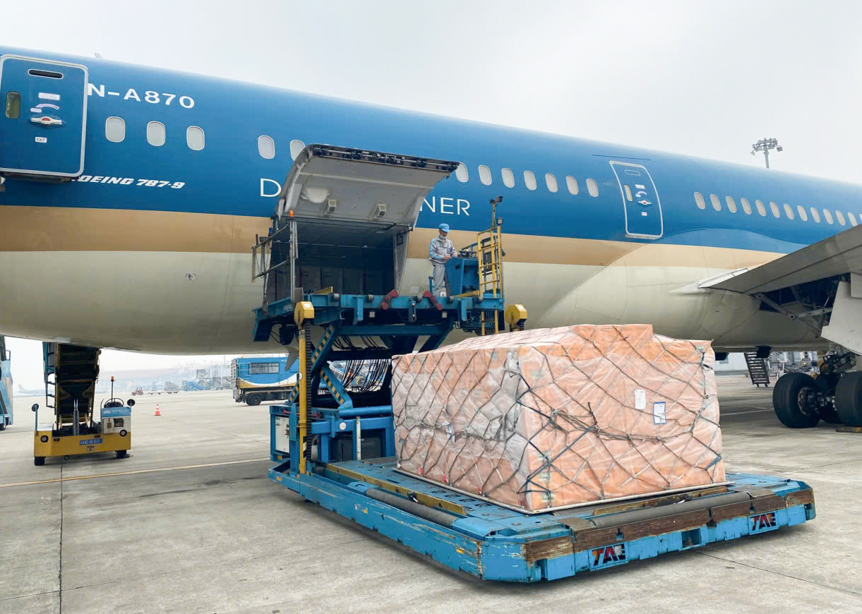 Vietnam Airlines vận chuyển gần 30 tấn h&agrave;ng cứu trợ đến Myanmar- Ảnh 8.