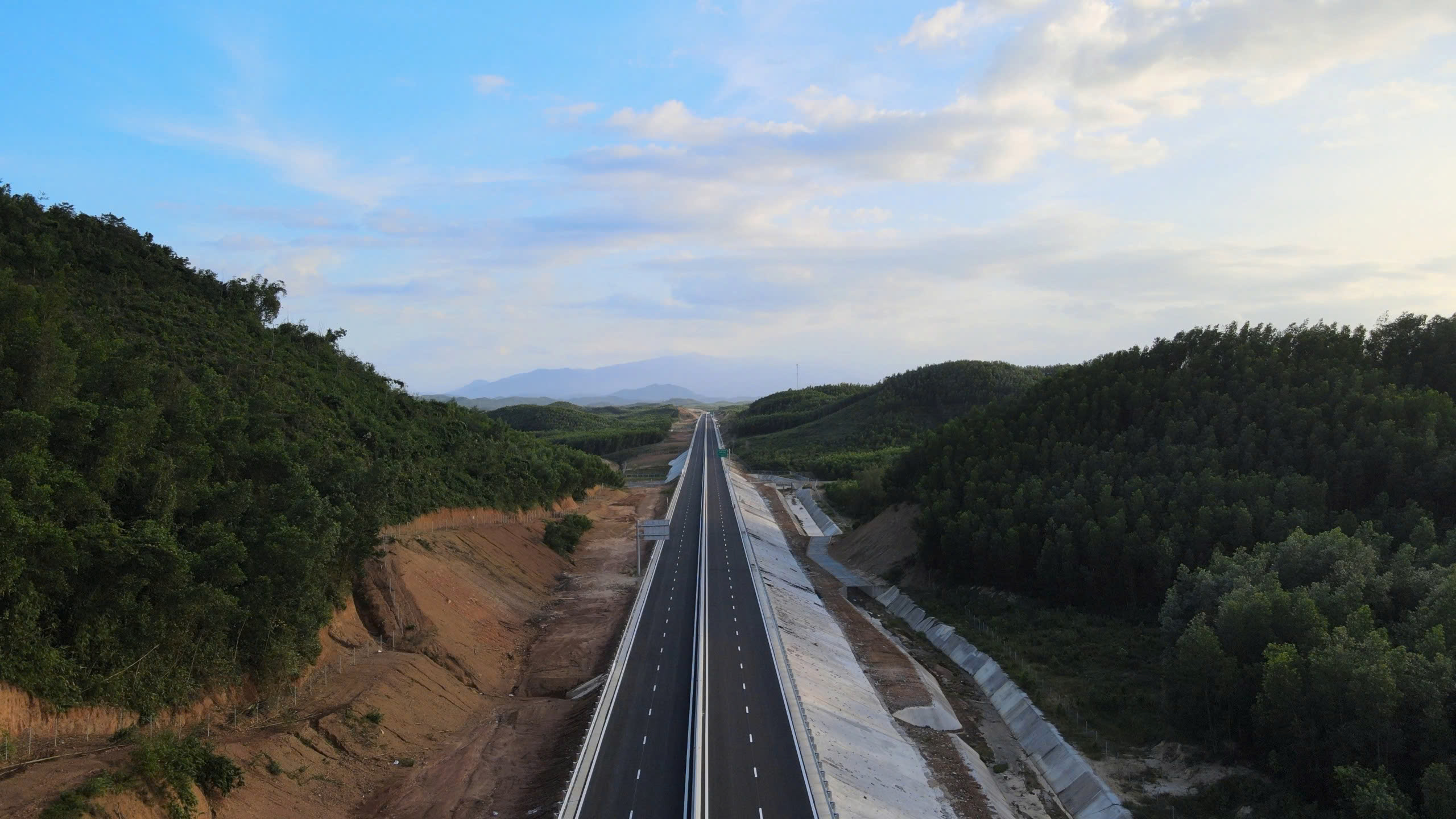 Ấn định thời gian khởi c&ocirc;ng, ho&agrave;n th&agrave;nh loạt dự &aacute;n giao th&ocirc;ng lớn- Ảnh 3.