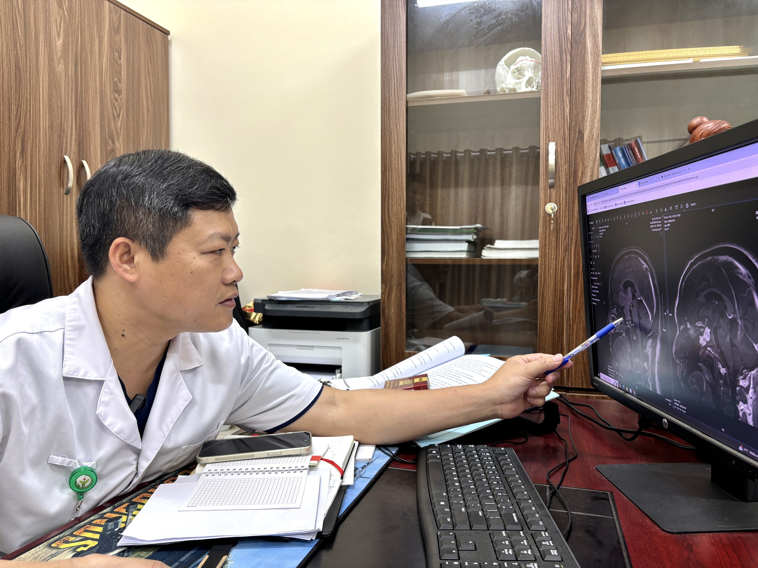 Th&agrave;nh c&ocirc;ng ca phẫu thuật u tuyến y&ecirc;n hiếm gặp- Ảnh 1.