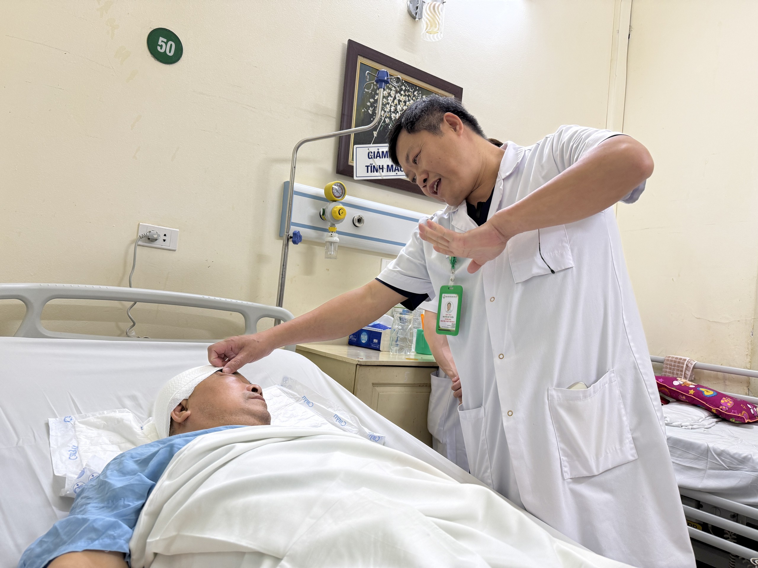 Th&agrave;nh c&ocirc;ng ca phẫu thuật u tuyến y&ecirc;n hiếm gặp- Ảnh 2.