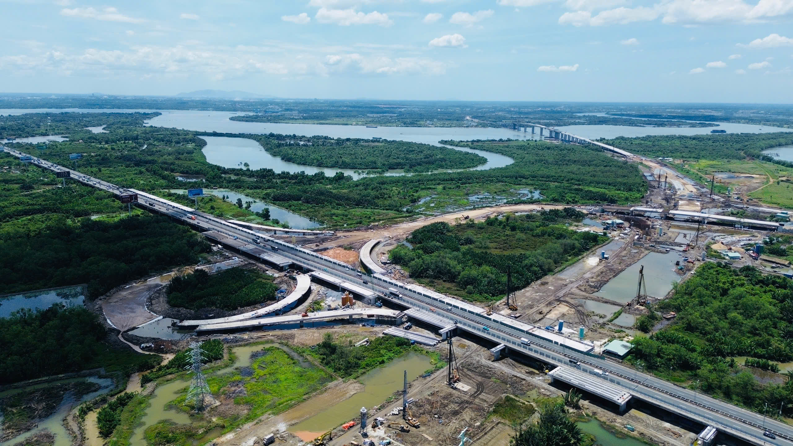 Giao th&ocirc;ng mở đường cho si&ecirc;u đ&ocirc; thị TP.HCM bứt ph&aacute;- Ảnh 4.