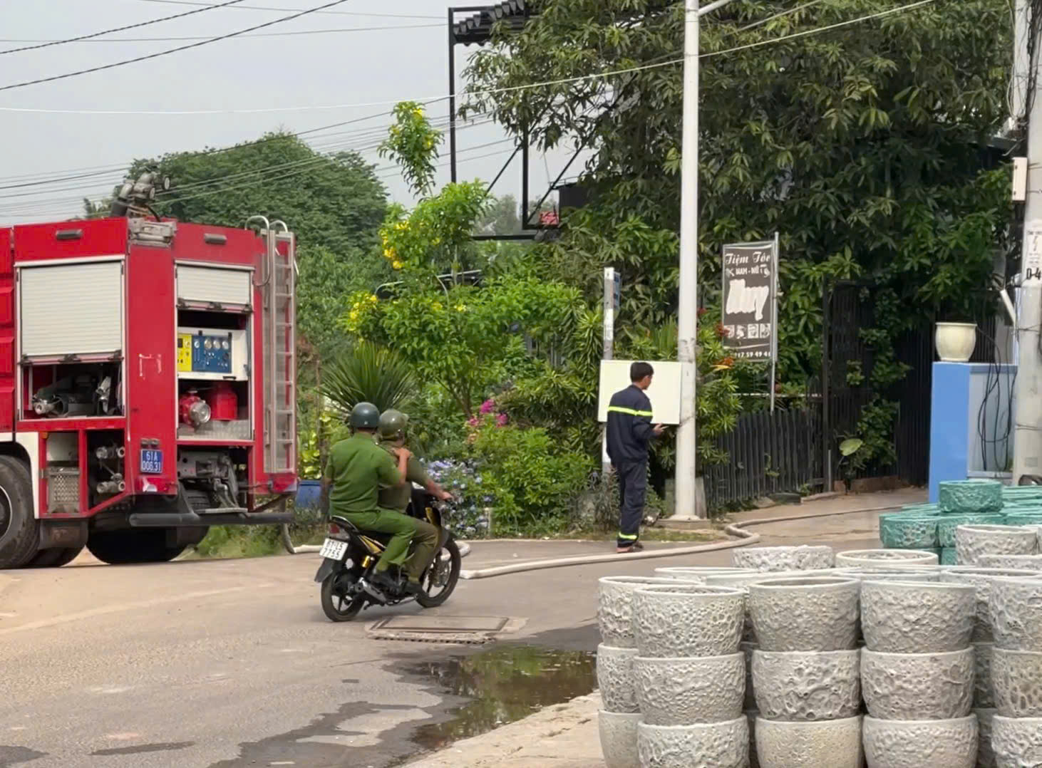 Giải cứu đ&ocirc;i nam nữ bị uy hiếp bằng s&uacute;ng tại ph&ograve;ng trọ- Ảnh 2.