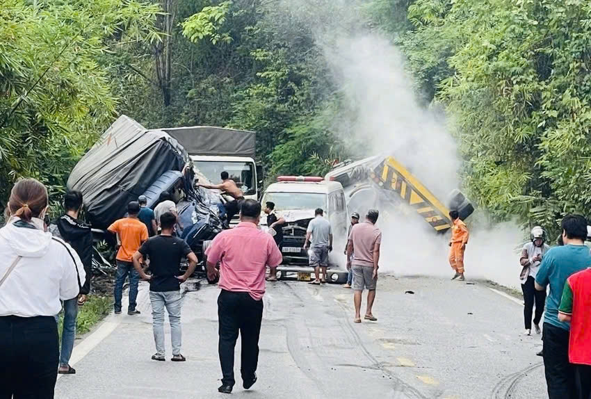 Tai nạn liên hoàn nhiều ô tô, đường đèo Bảo Lộc ách tắc nghiêm trọng- Ảnh 1. Tai nạn liên hoàn nhiều ô tô, đường đèo Bảo Lộc ách tắc nghiêm trọng- Ảnh 1.