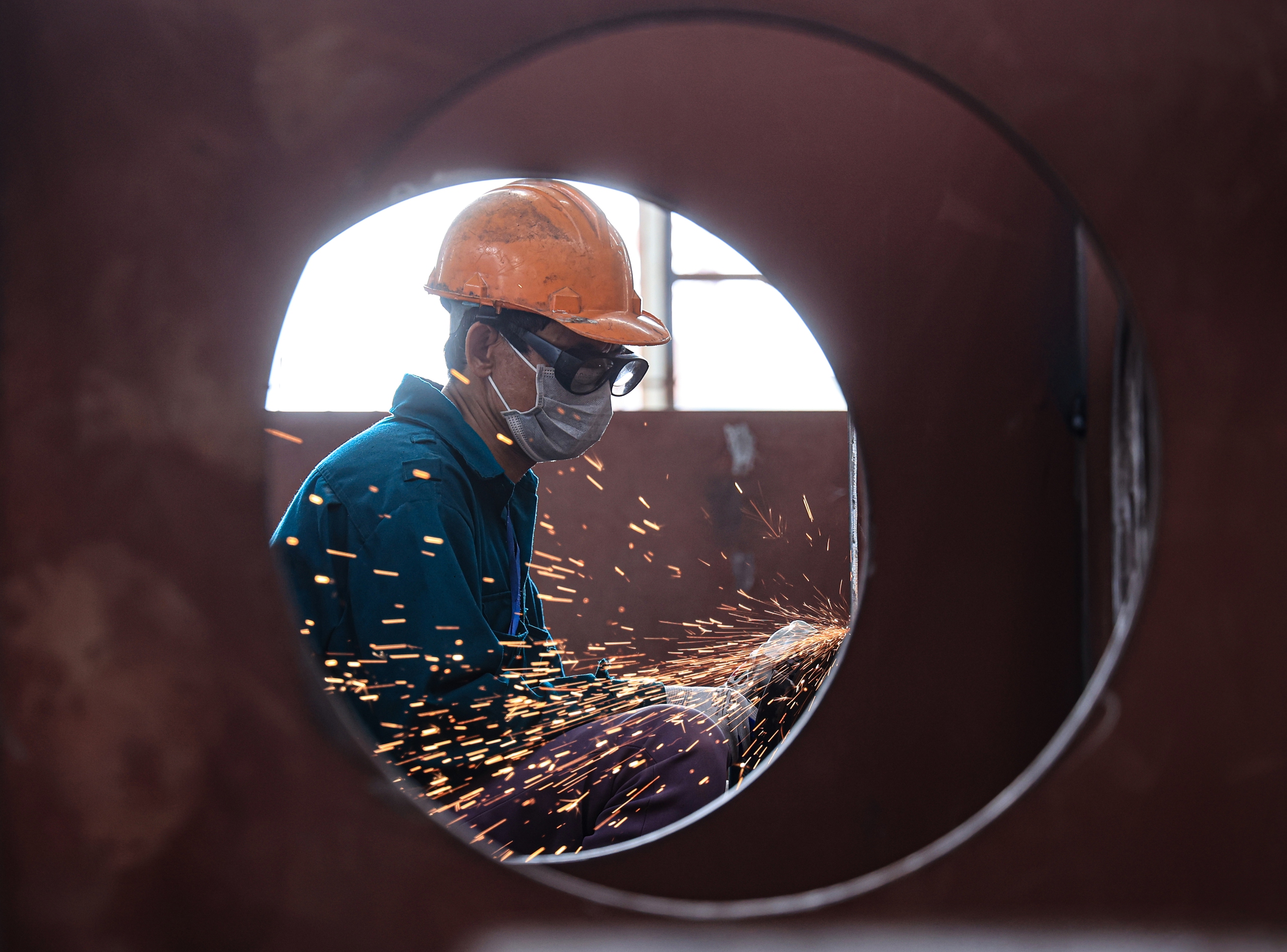 Tỉ mỉ đóng những con tàu "Made in Vietnam"- Ảnh 6. Tỉ mỉ đóng những con tàu "Made in Vietnam"- Ảnh 6.