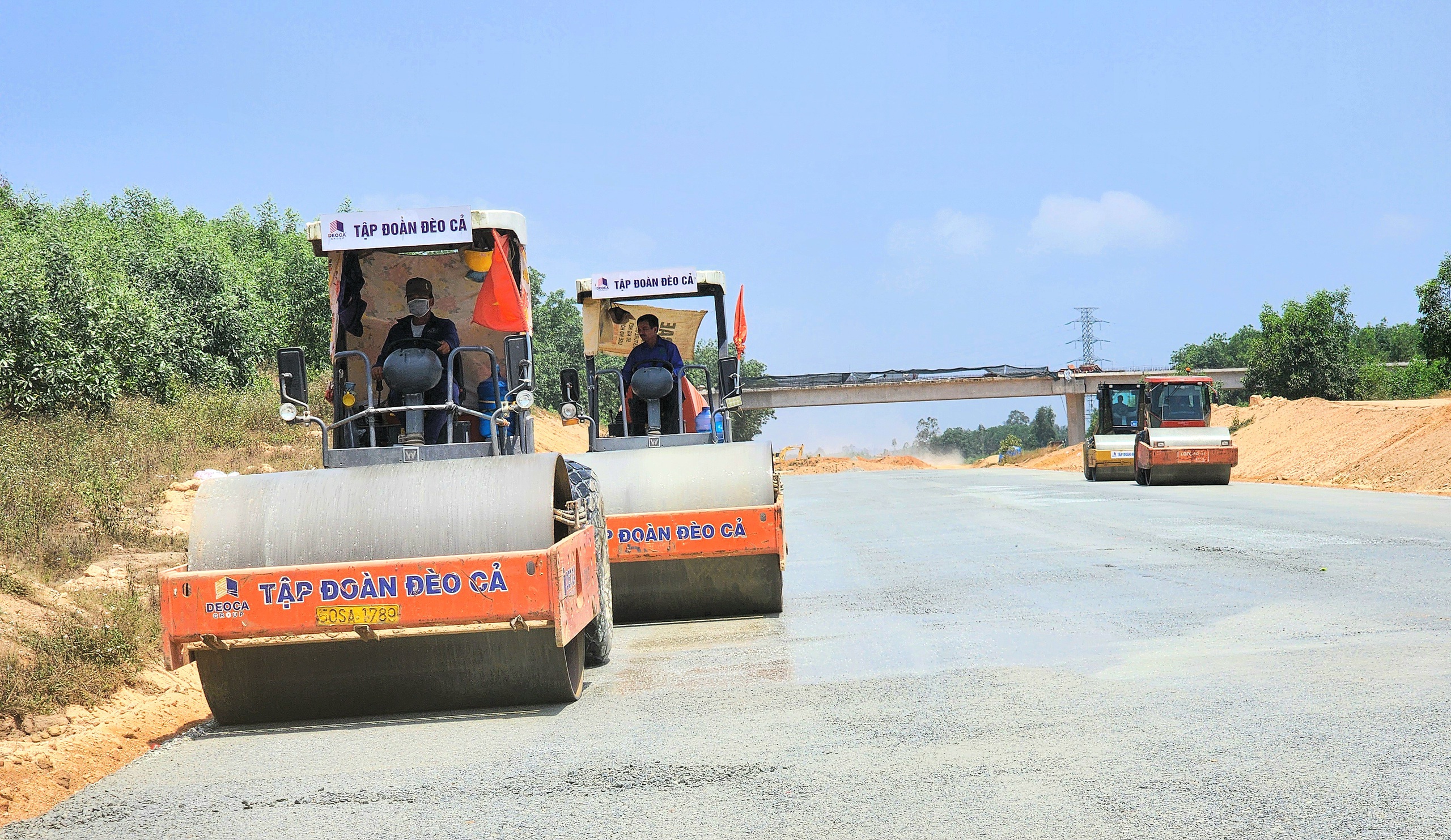 Hối hả thi c&ocirc;ng cao tốc 20 ngh&igrave;n tỷ nối Quảng Ng&atilde;i với B&igrave;nh Định- Ảnh 7.