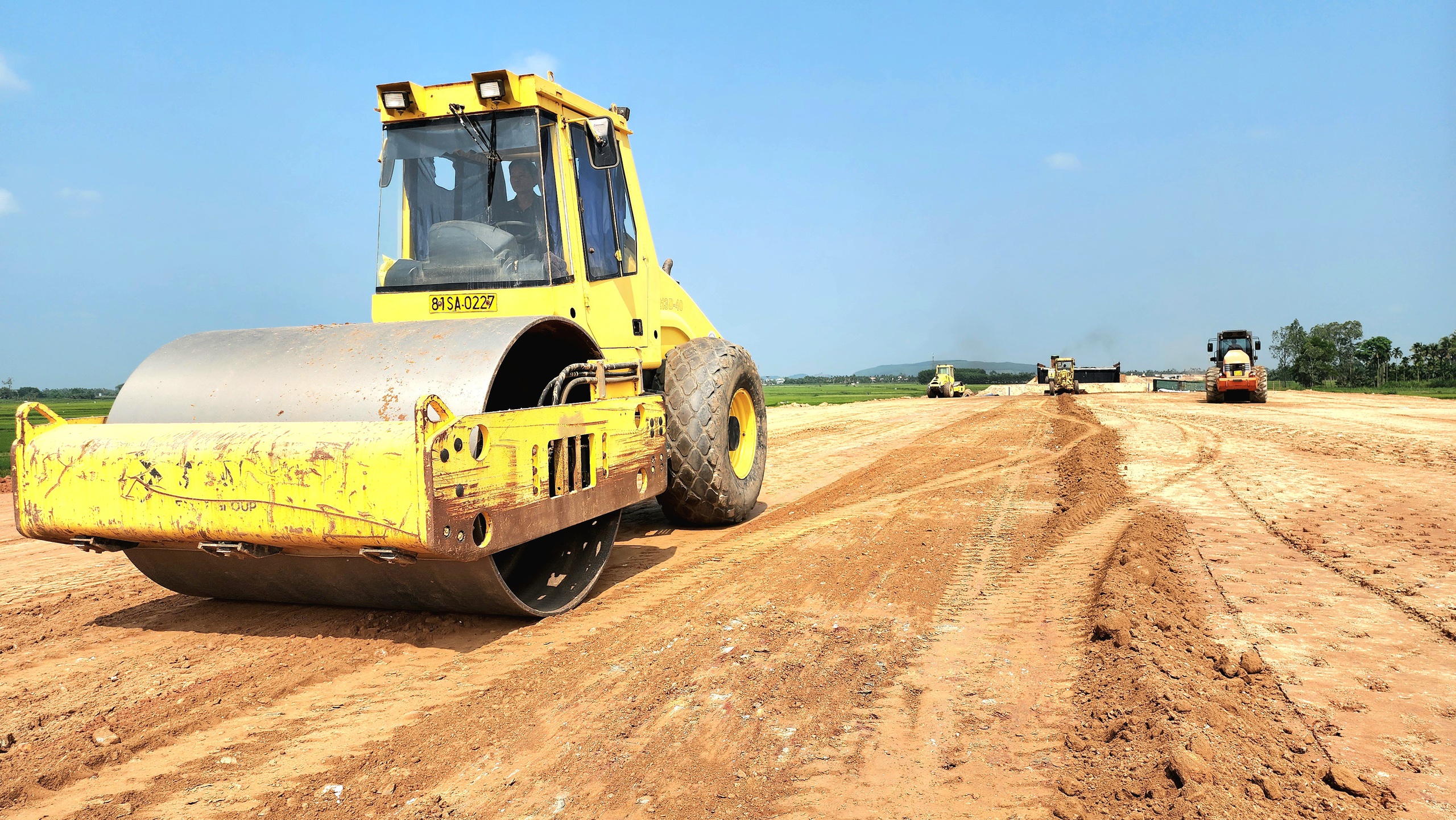 Hối hả thi c&ocirc;ng cao tốc 20 ngh&igrave;n tỷ nối Quảng Ng&atilde;i với B&igrave;nh Định- Ảnh 1.