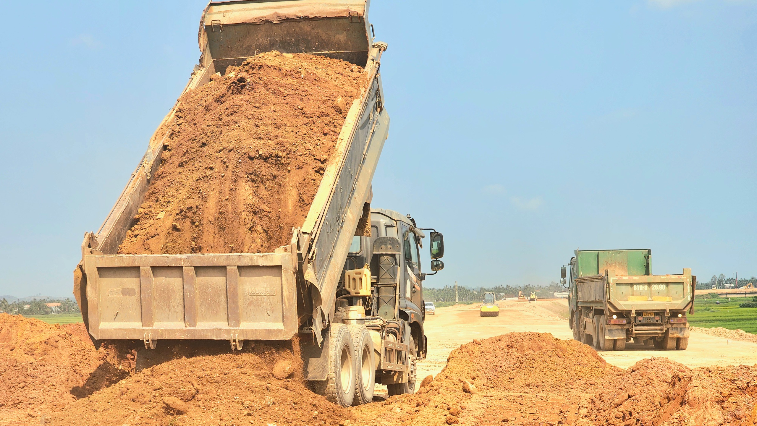 Hối hả thi c&ocirc;ng cao tốc 20 ngh&igrave;n tỷ nối Quảng Ng&atilde;i với B&igrave;nh Định- Ảnh 2.