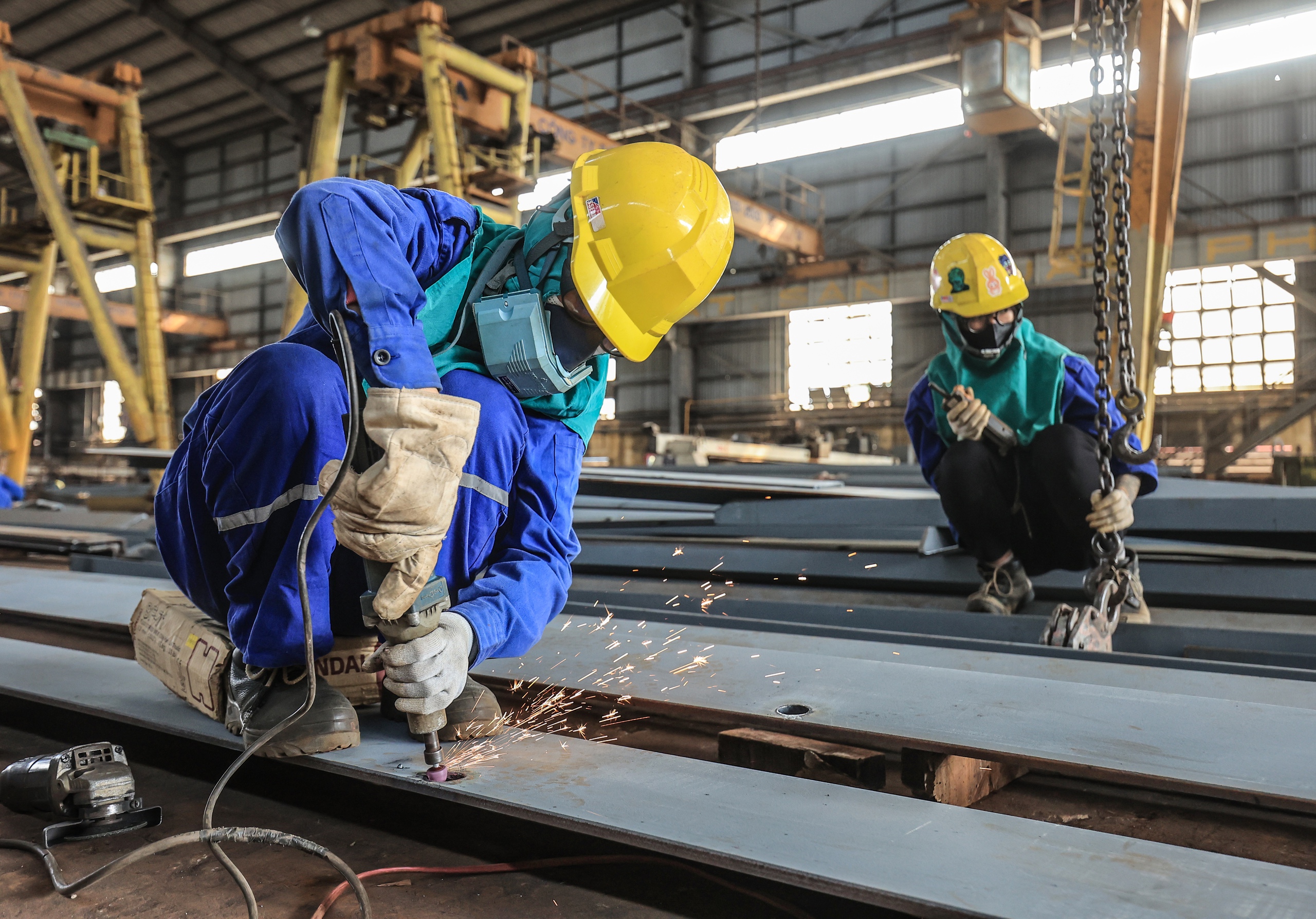 Tỉ mỉ đóng những con tàu "Made in Vietnam"- Ảnh 10. Tỉ mỉ đóng những con tàu "Made in Vietnam"- Ảnh 10.