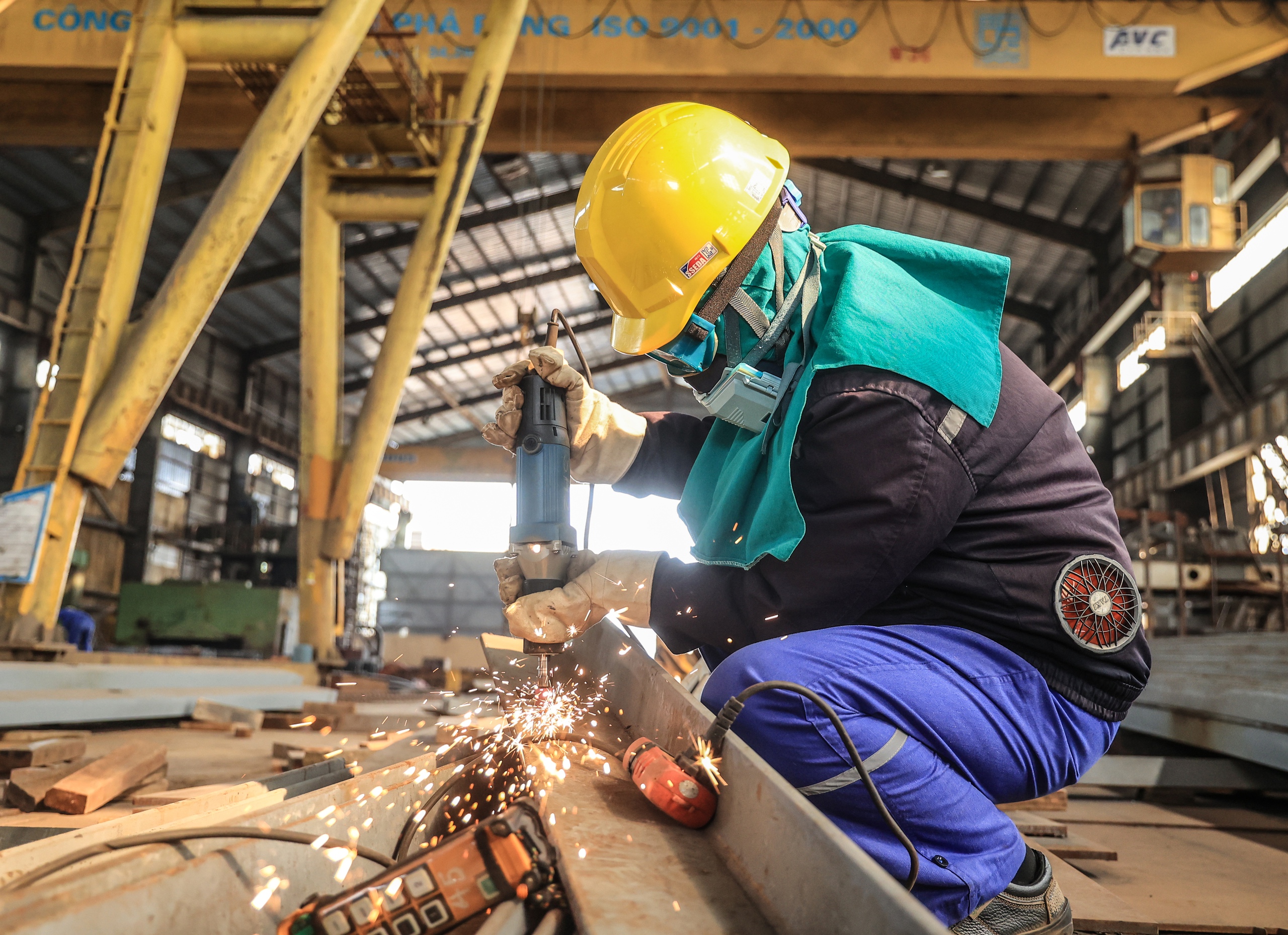 Tỉ mỉ đóng những con tàu "Made in Vietnam"- Ảnh 11. Tỉ mỉ đóng những con tàu "Made in Vietnam"- Ảnh 11.