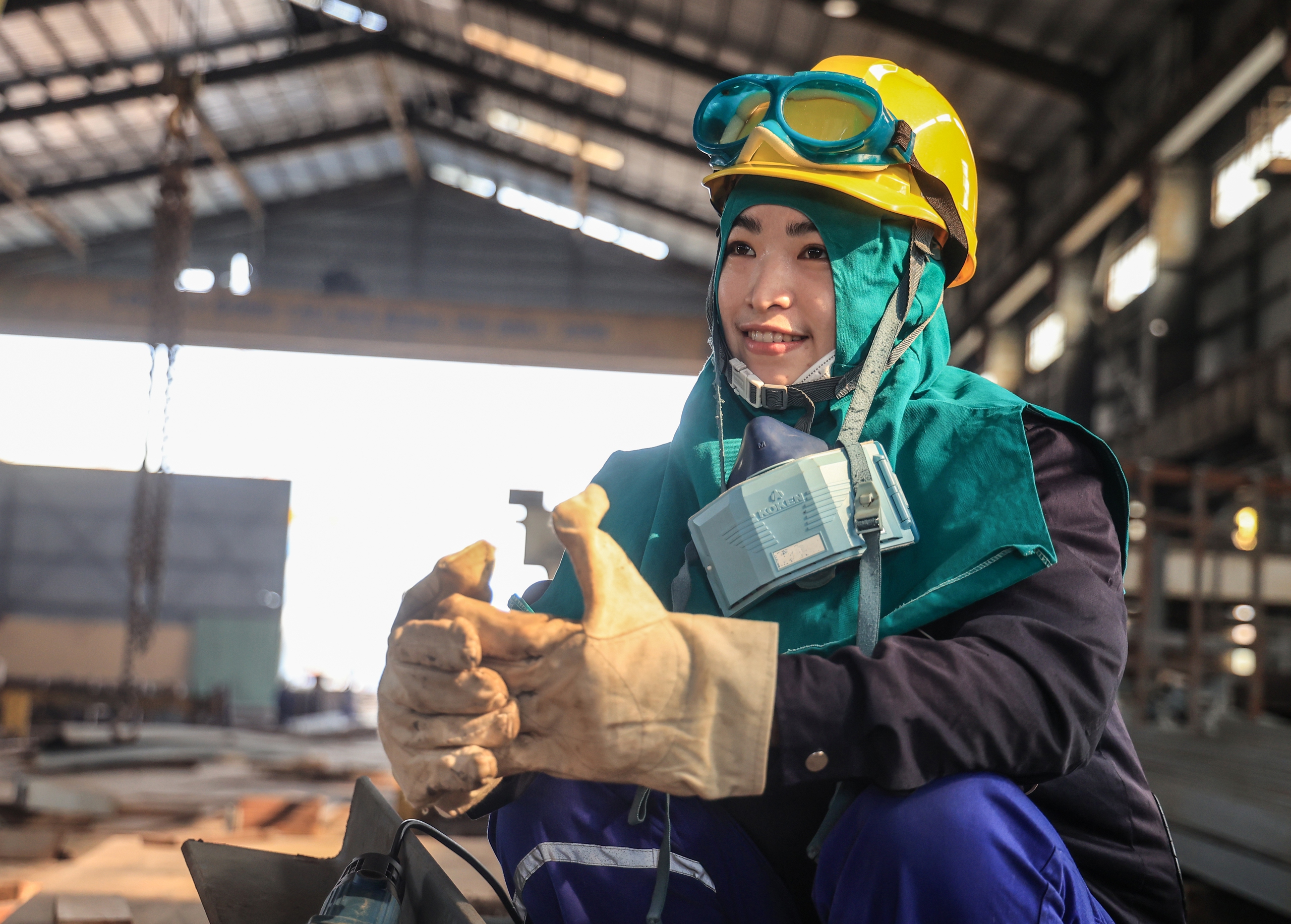 Tỉ mỉ đóng những con tàu "Made in Vietnam"- Ảnh 12. Tỉ mỉ đóng những con tàu "Made in Vietnam"- Ảnh 12.