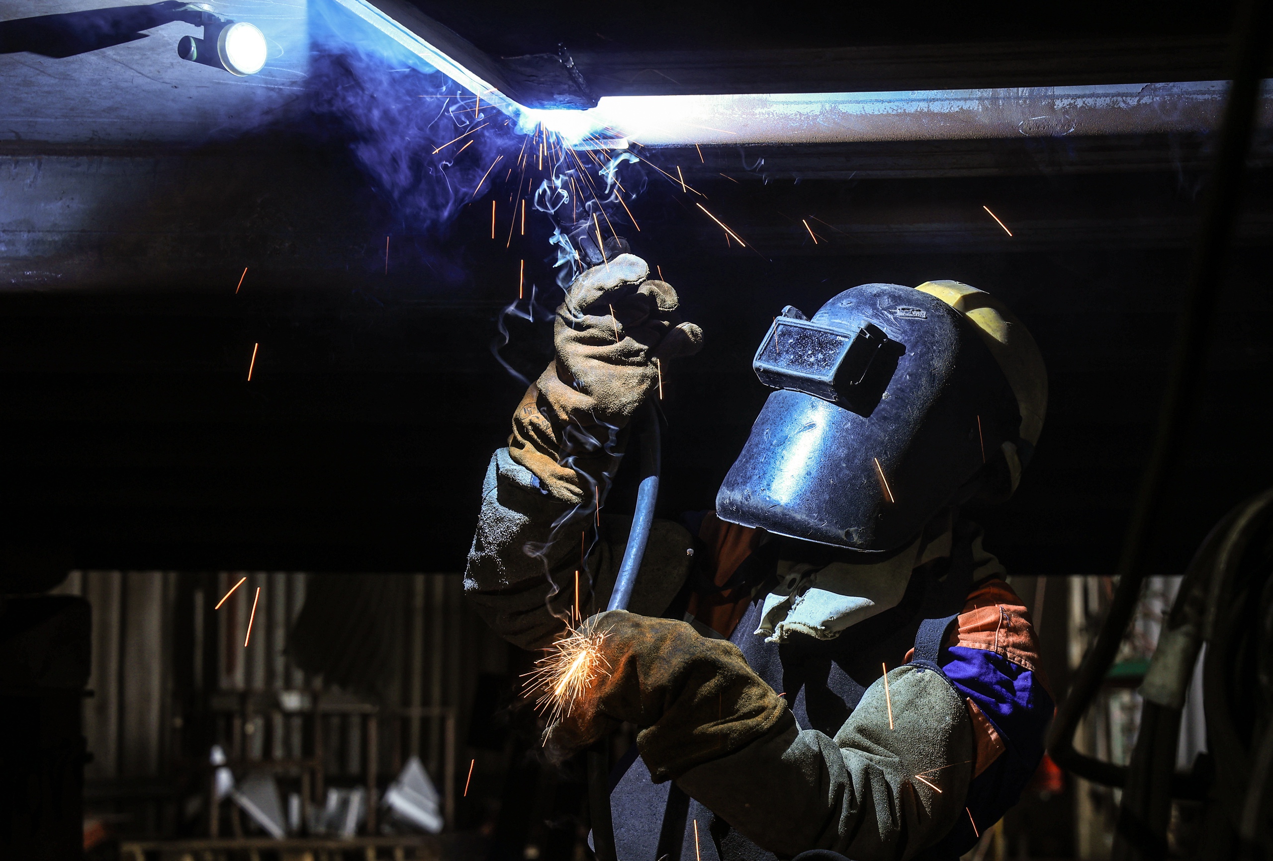 Tỉ mỉ đóng những con tàu "Made in Vietnam"- Ảnh 15. Tỉ mỉ đóng những con tàu "Made in Vietnam"- Ảnh 15.