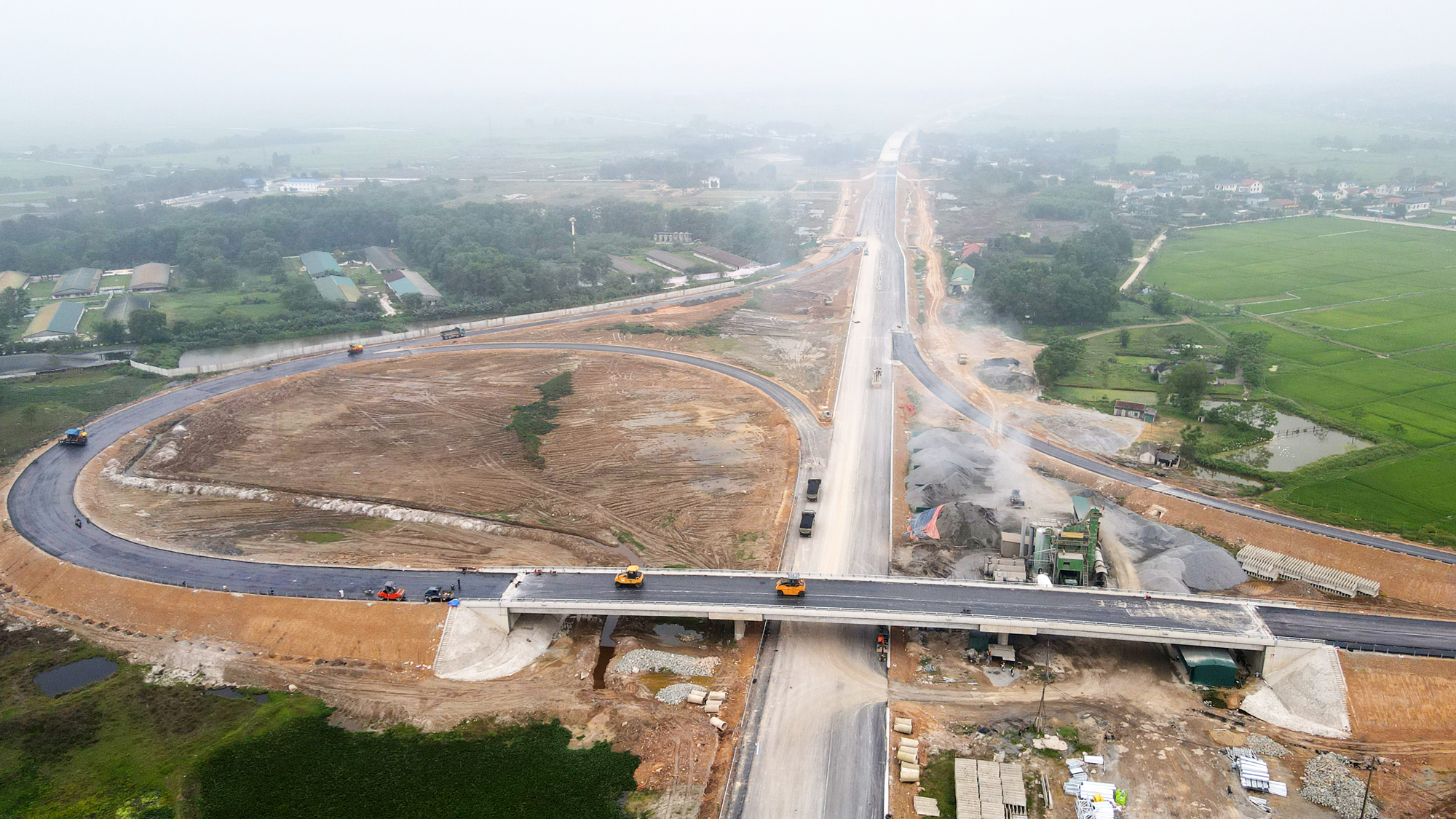 Toàn cảnh 2 tuyến cao tốc qua Hà Tĩnh trước ngày thông xe- Ảnh 6. Toàn cảnh 2 tuyến cao tốc qua Hà Tĩnh trước ngày thông xe- Ảnh 6.