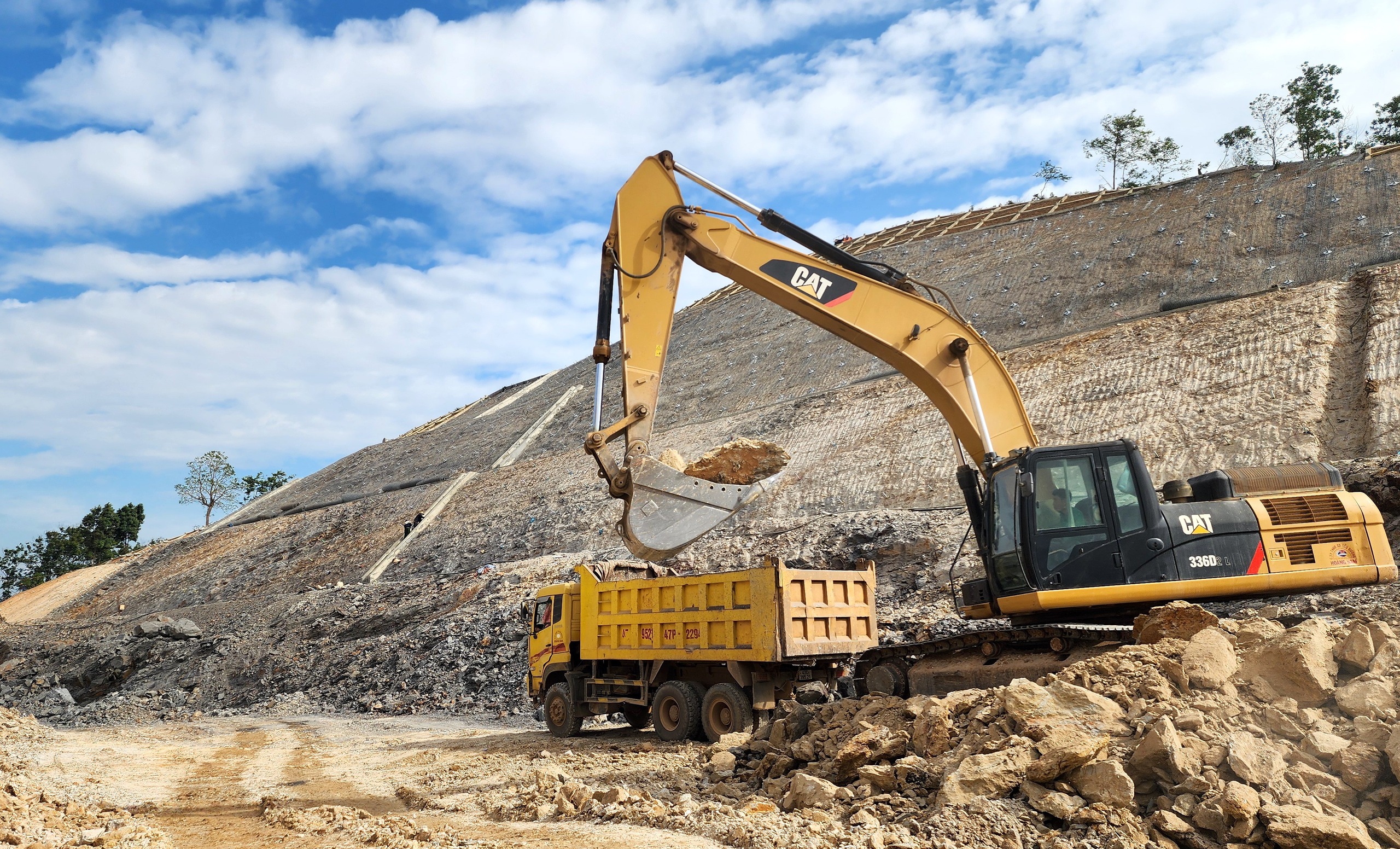 "Xẻ n&uacute;i, bắc cầu" th&ocirc;ng tuyến cao tốc Kh&aacute;nh H&ograve;a - Bu&ocirc;n Ma Thuột qua Đắk Lắk- Ảnh 5.