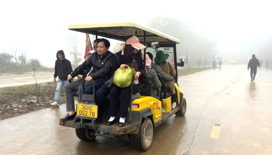 Quản xe chở người bốn b&aacute;nh c&oacute; gắn động cơ thế n&agrave;o?- Ảnh 1.
