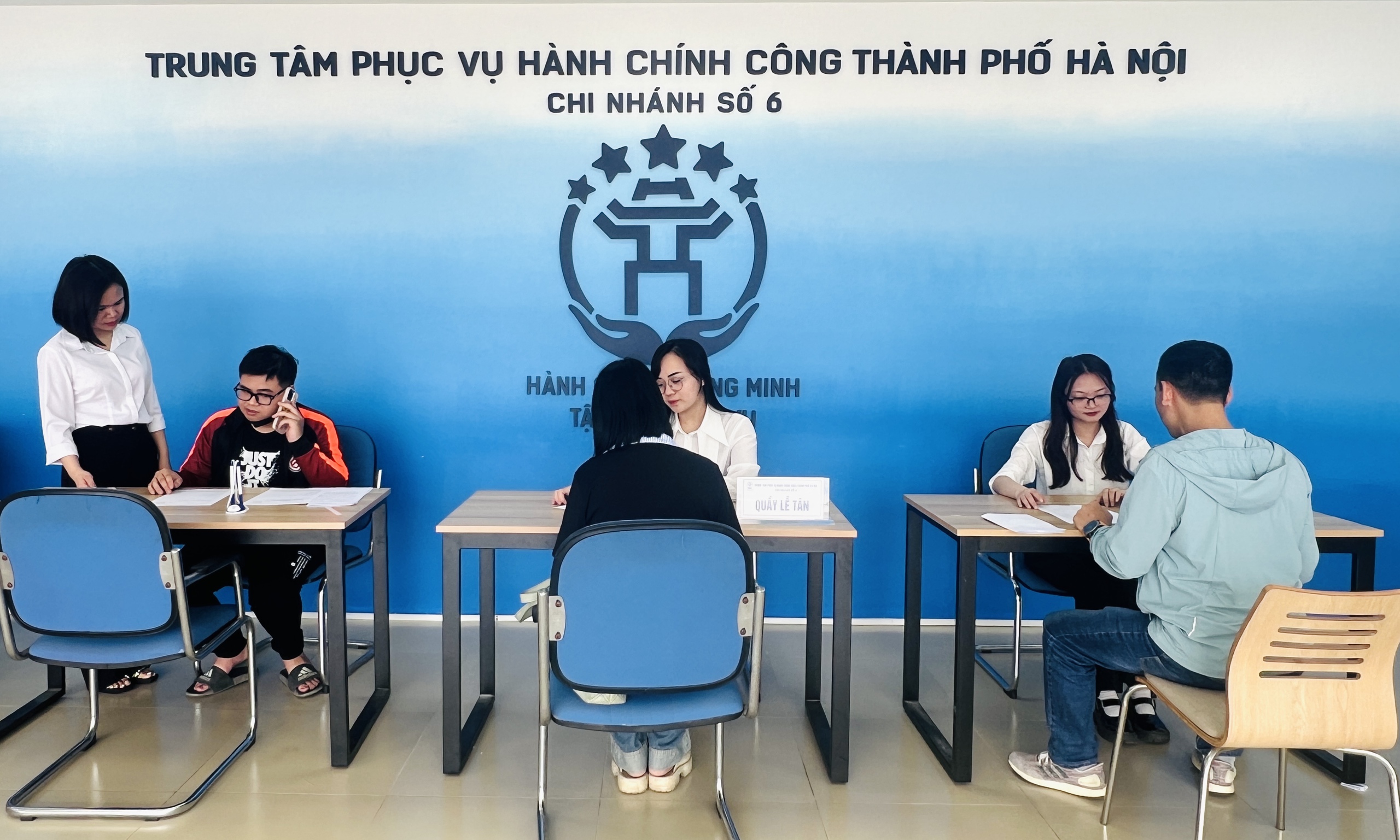 H&agrave; Nội: Khắc phục t&igrave;nh trạng xếp h&agrave;ng l&agrave;m thủ tục h&agrave;nh ch&iacute;nh- Ảnh 1.