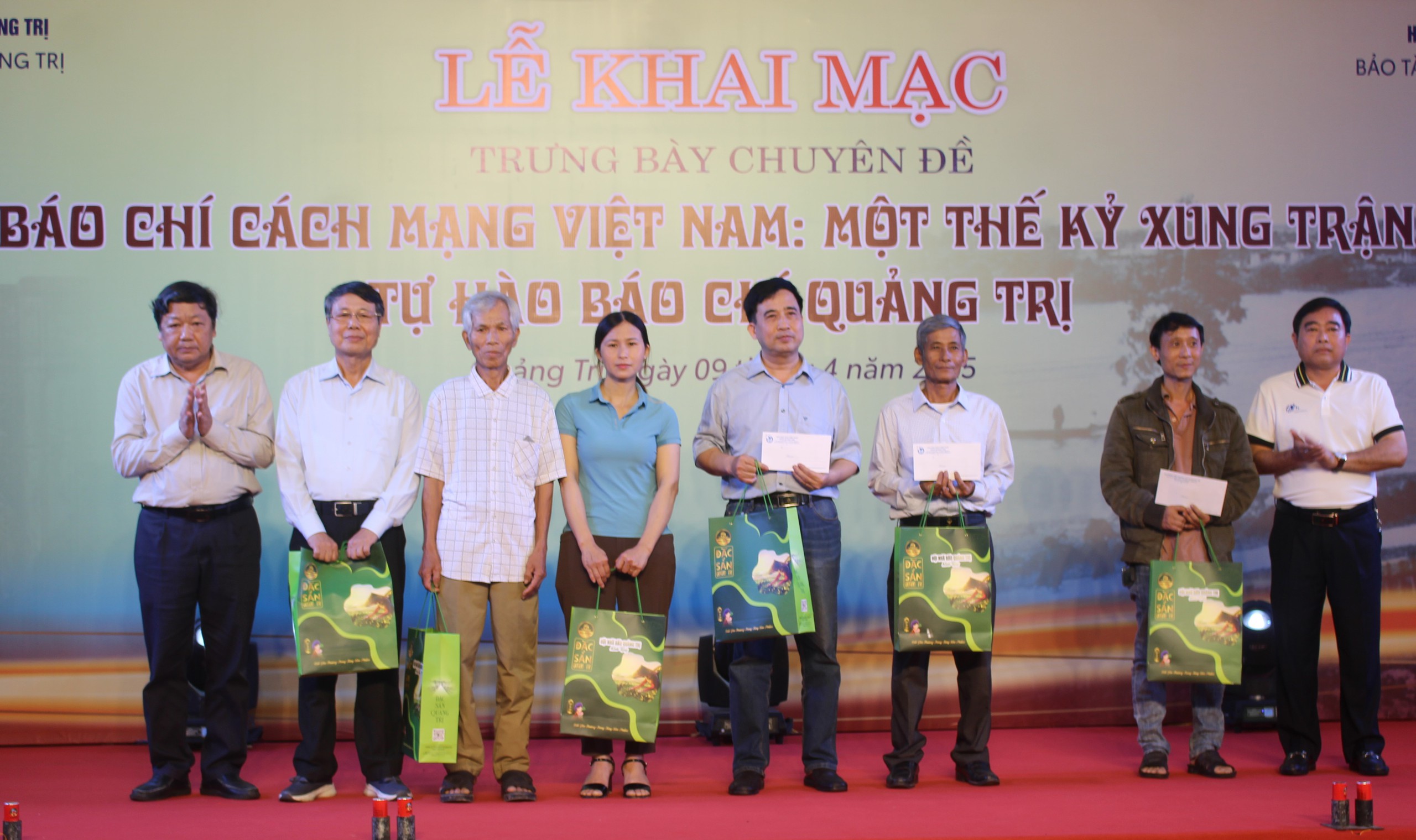 Ấn tượng kh&ocirc;ng gian trưng b&agrave;y 100 năm B&aacute;o ch&iacute; C&aacute;ch mạng Việt Nam tại Quảng Trị- Ảnh 2.