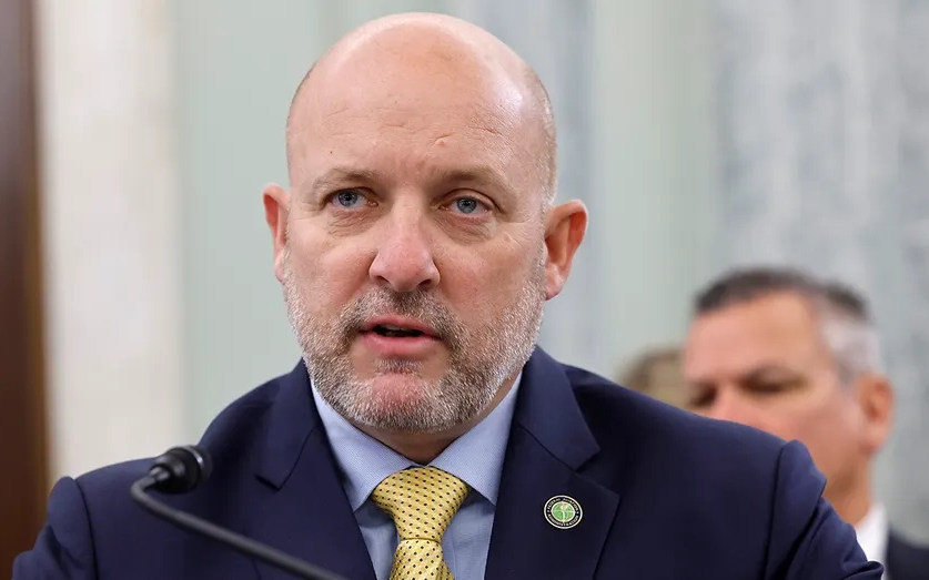 Quan chức h&agrave;ng đầu phụ tr&aacute;ch kiểm so&aacute;t kh&ocirc;ng lưu của FAA nghỉ hưu sớm