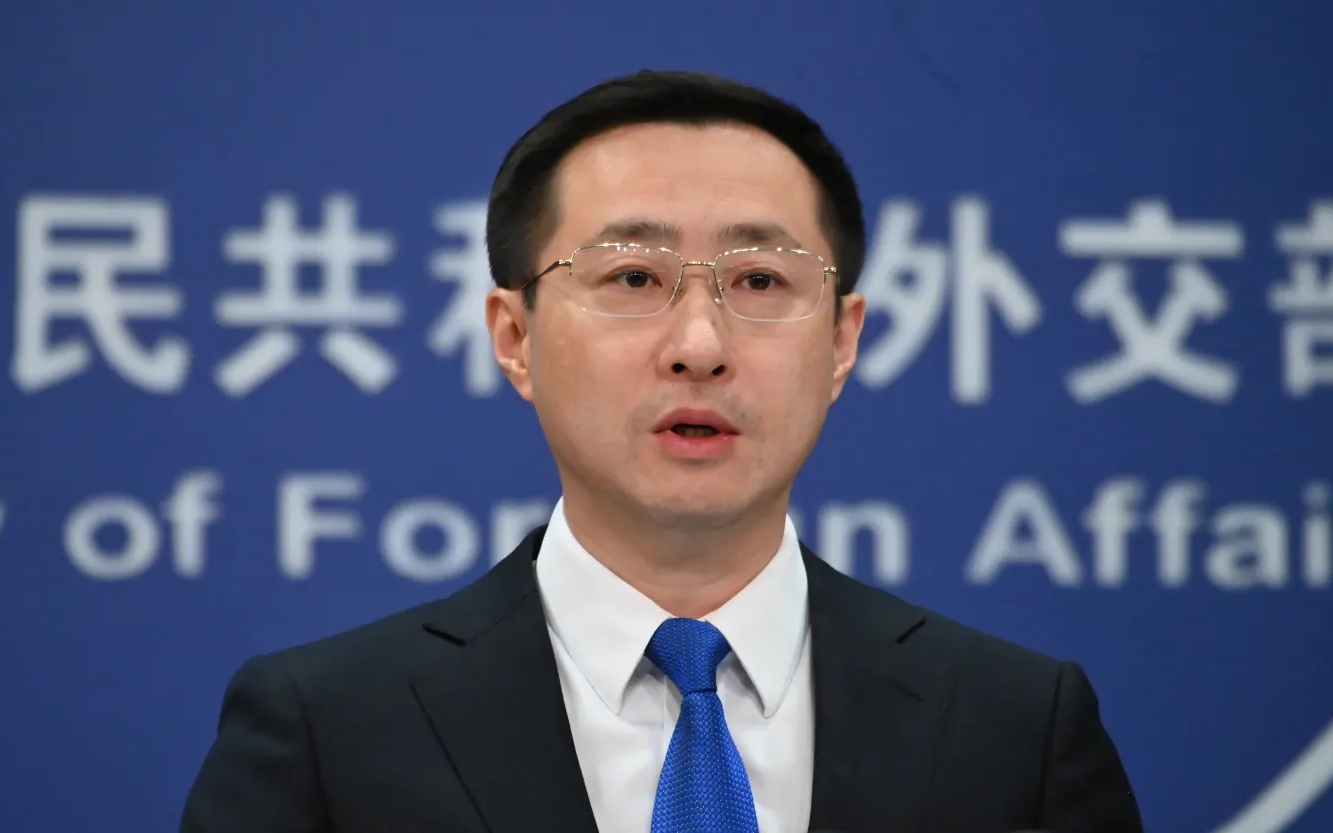 Tín hiệu Tổng thống Trump có thể dừng tăng thuế đáp trả Trung Quốc- Ảnh 2. Trung Quốc tuyên bố đáp trả kiên quyết và mạnh mẽ đòn áp thuế quan 104% của Mỹ