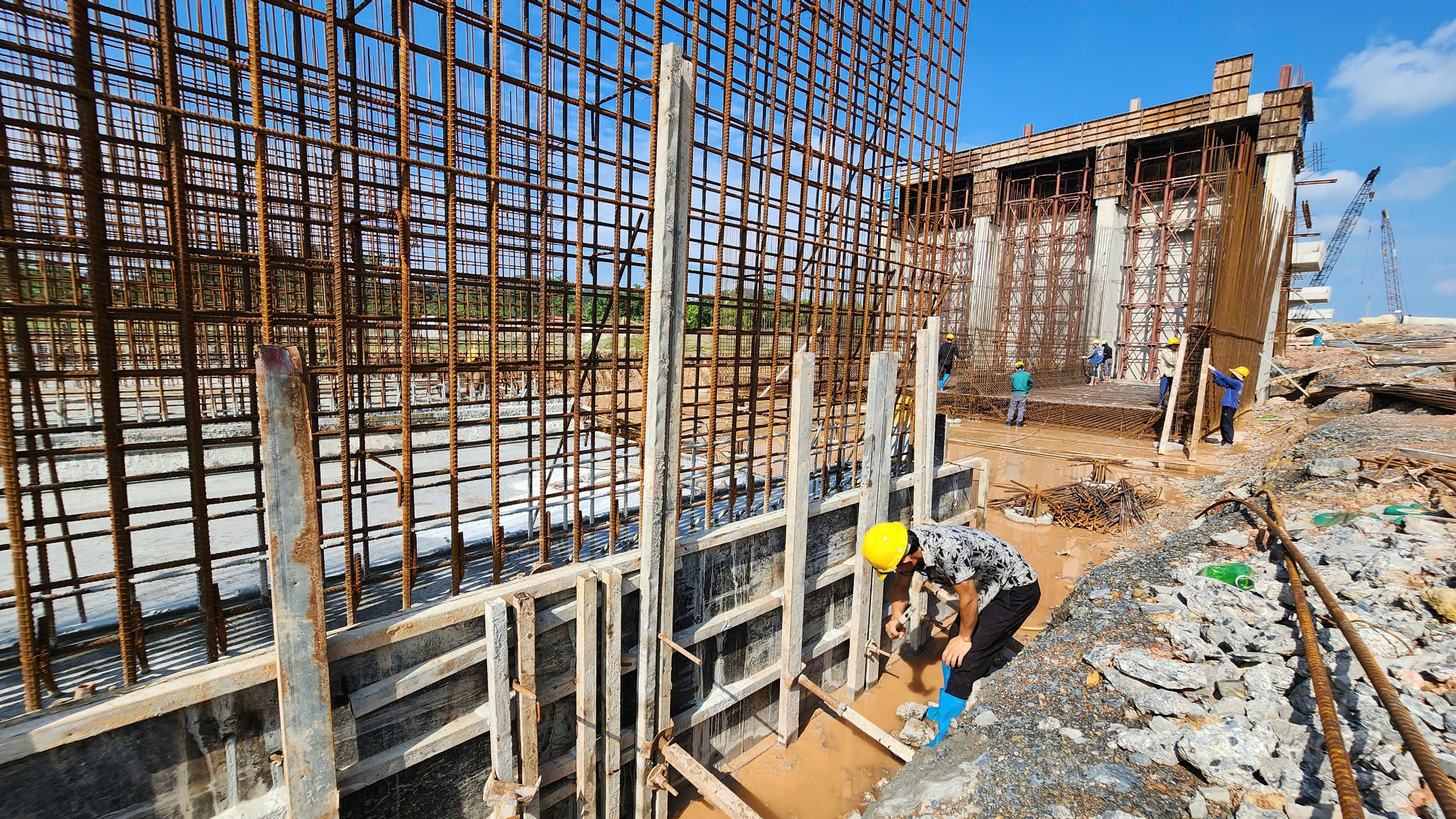 G&aacute;c nghỉ lễ, h&agrave;ng trăm c&ocirc;ng nh&acirc;n b&aacute;m c&ocirc;ng trường V&agrave;nh đai 4- Ảnh 7.